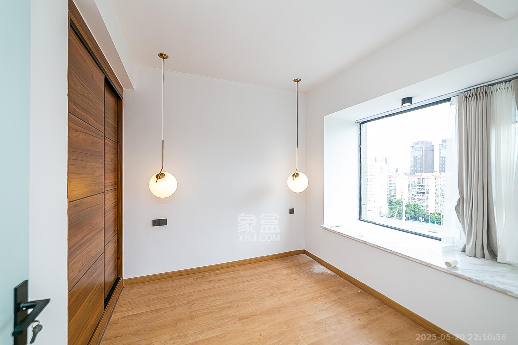 天鸿天府(天鸿中央大院) 4室2厅1卫 125.0万 天鸿天府(天鸿中央大院) 4室2厅1卫 125.0万卧室