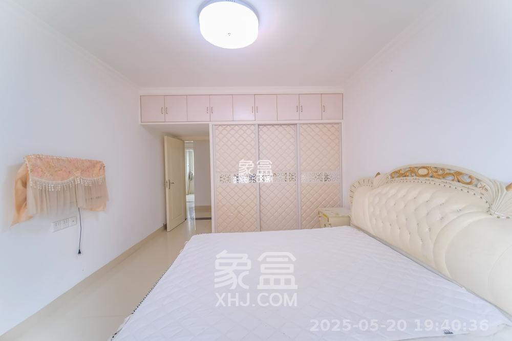 三一街区  3室2厅2卫   2000.00元/月室内图