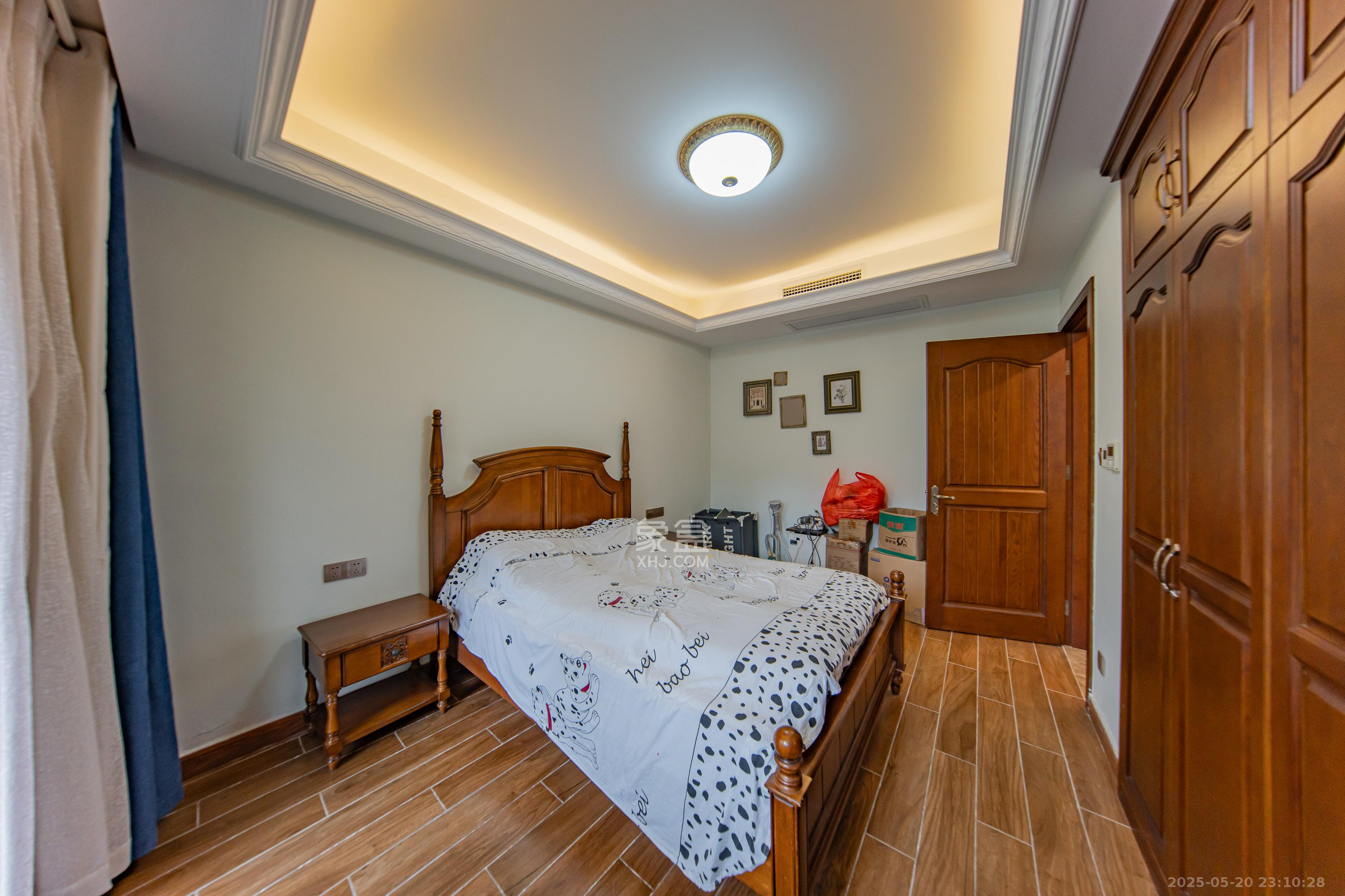 香格里麓山别墅 4室2厅4卫 529.0万 香格里麓山别墅 4室2厅4卫 529.0万卧室