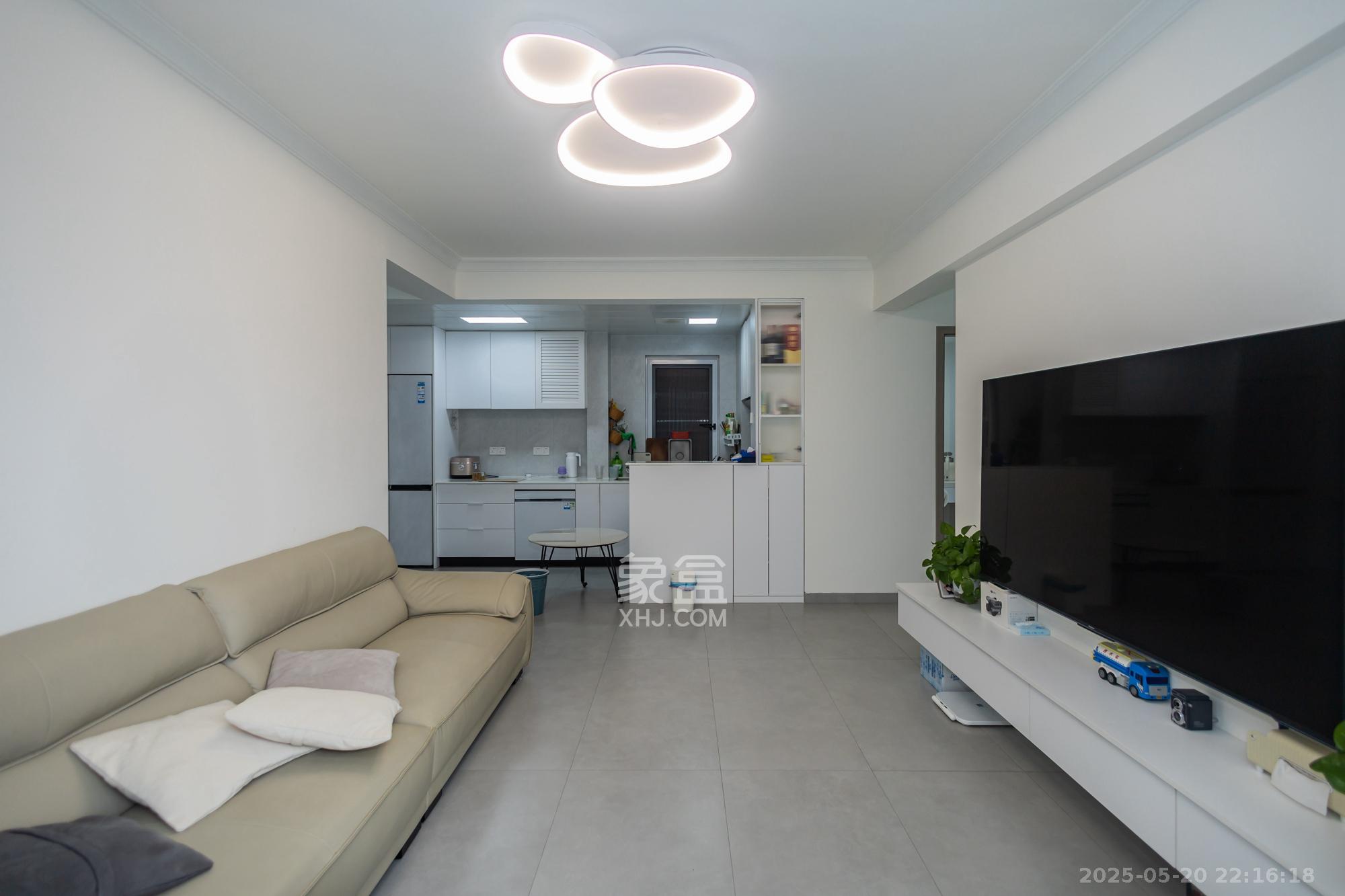 新长海广场 3室1厅1卫 75.0万 新长海广场 3室1厅1卫 75.0万客厅