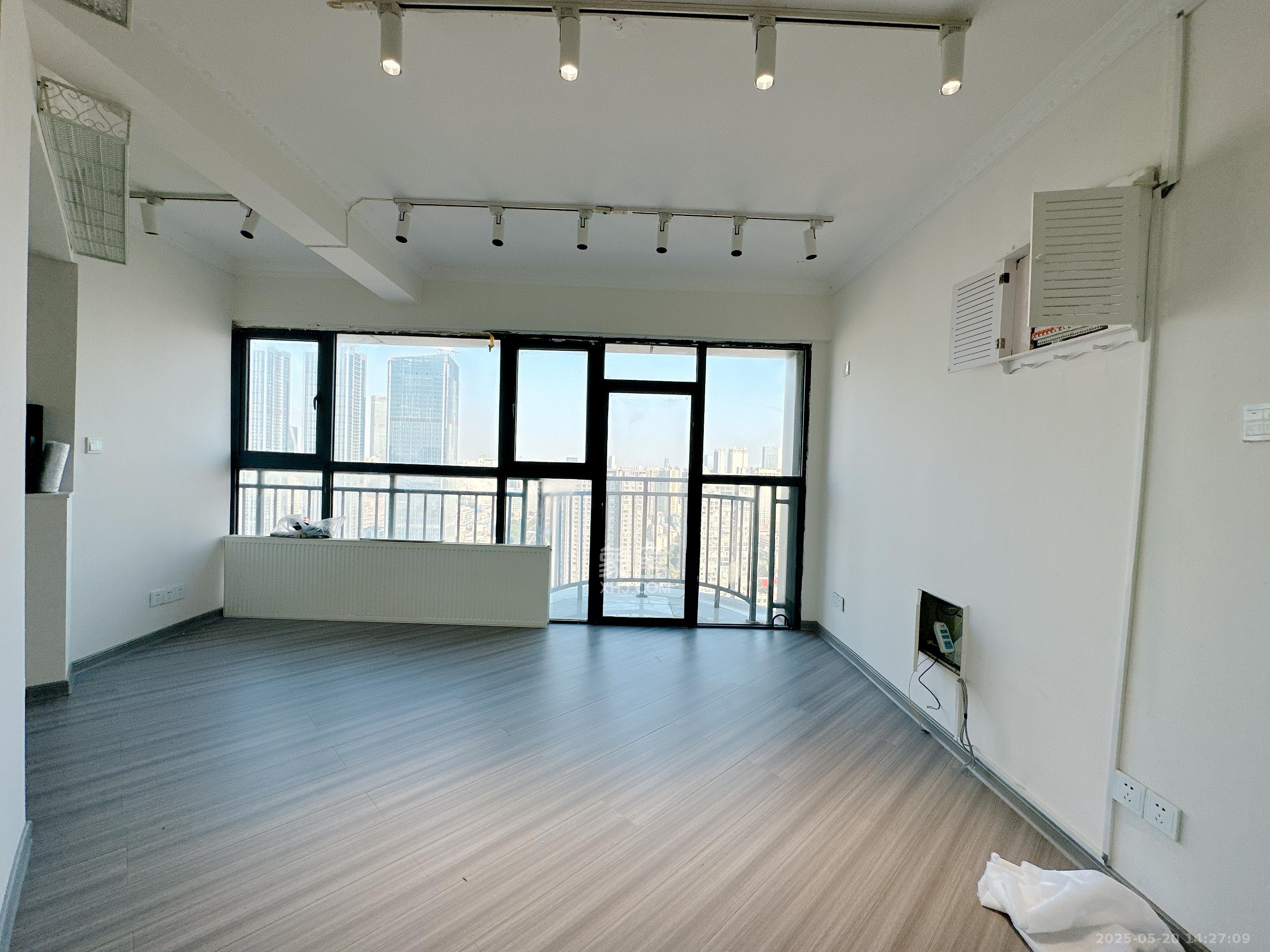 潮宗御苑 4室2厅2卫 6800.0元/月 潮宗御苑 4室2厅2卫 6800.0元/月室内图