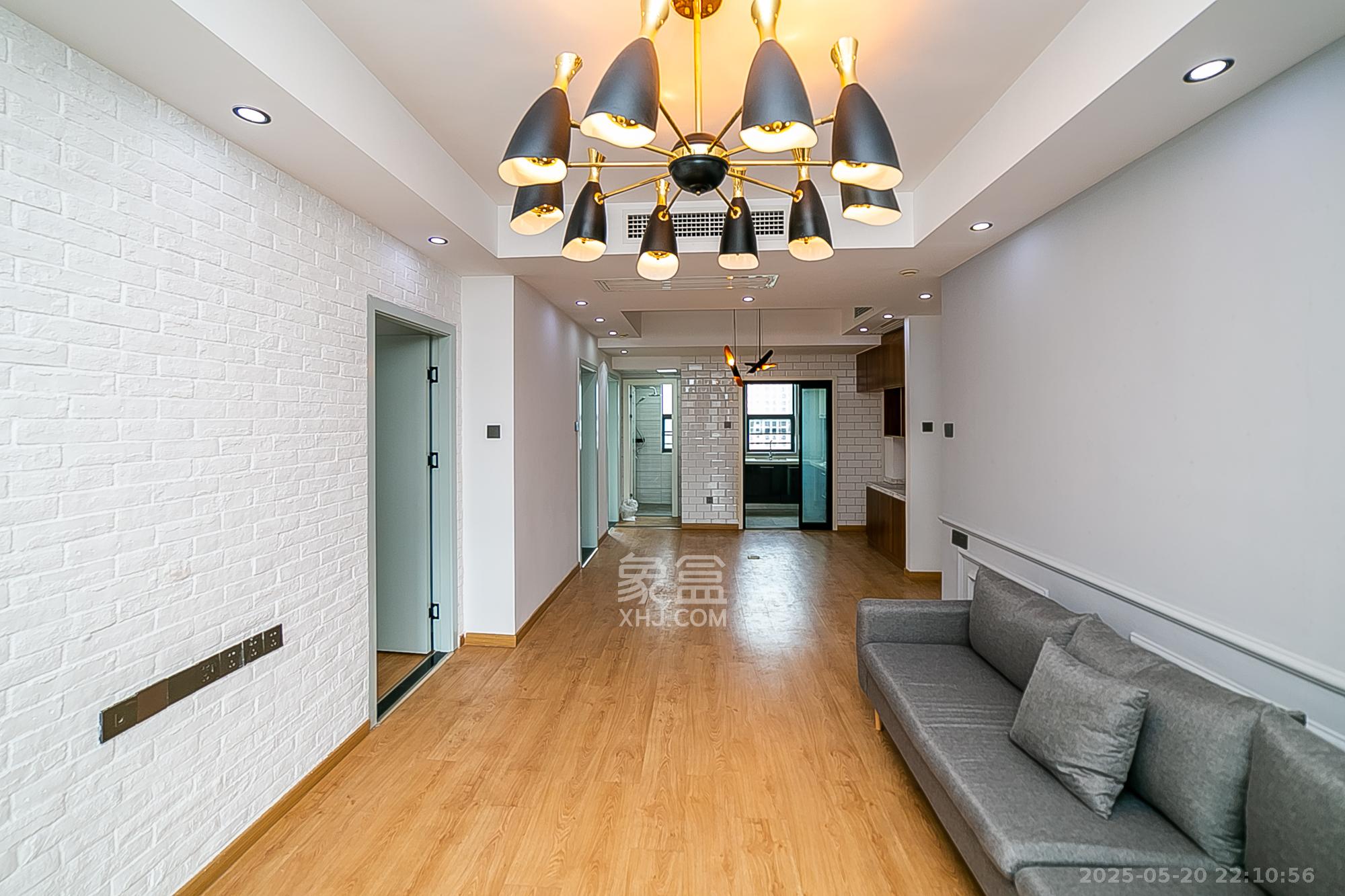 天鸿天府(天鸿中央大院) 4室2厅1卫 125.0万 天鸿天府(天鸿中央大院) 4室2厅1卫 125.0万客厅