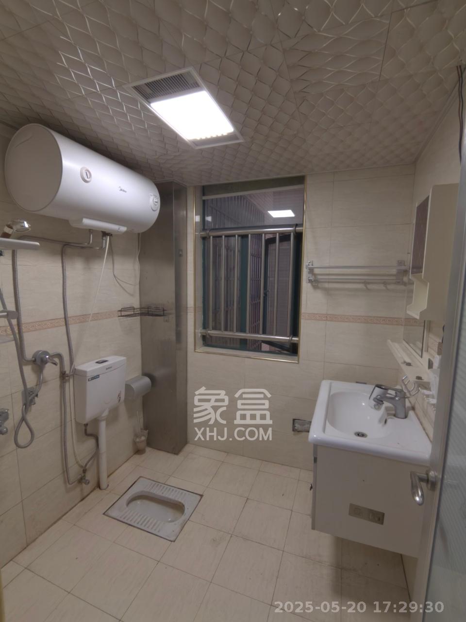 湘峰广场 2室2厅1卫 1300.0元/月 湘峰广场 2室2厅1卫 1300.0元/月室内图