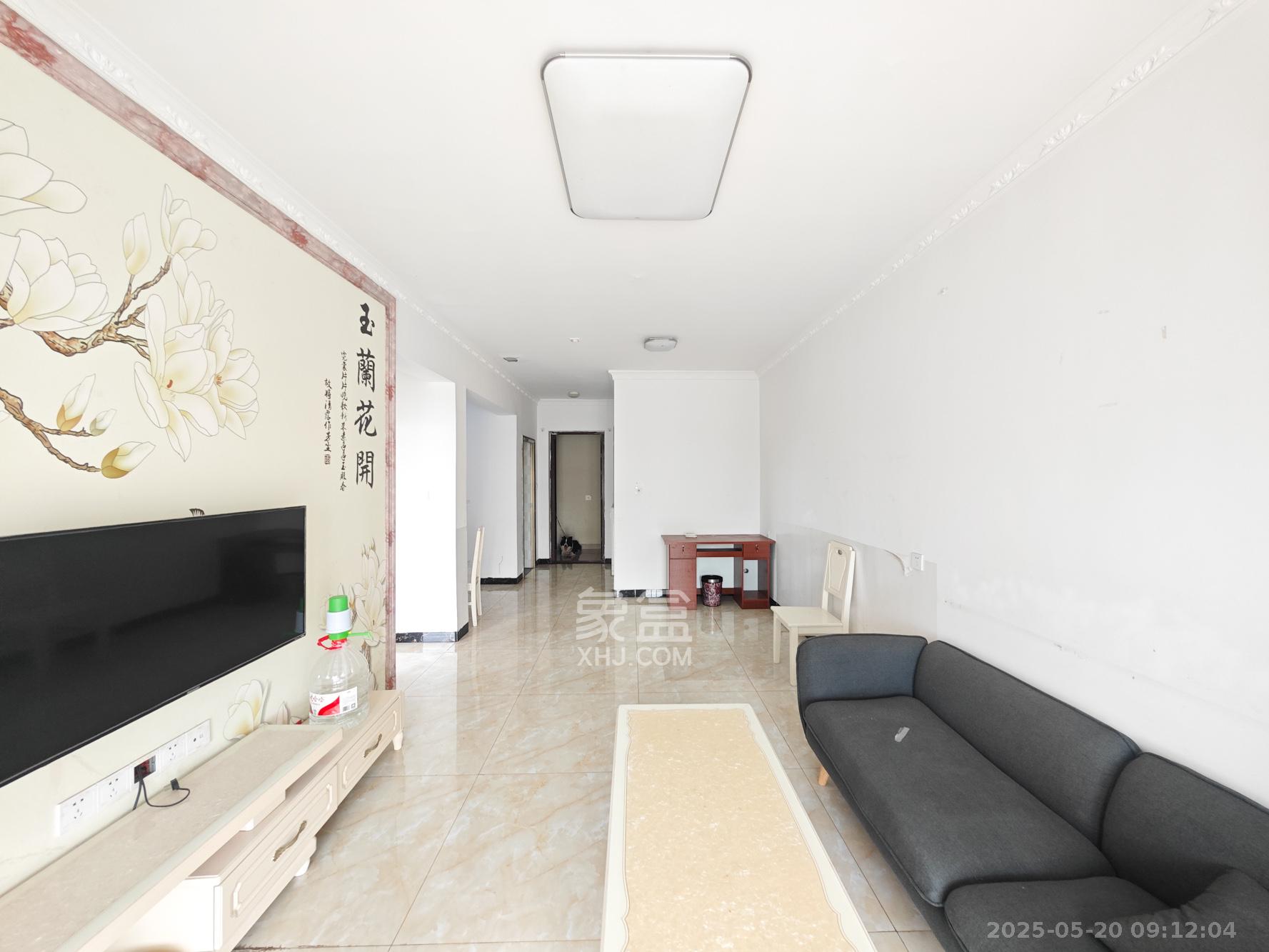 卓越蔚蓝城邦  3室2厅1卫   58.00万客厅