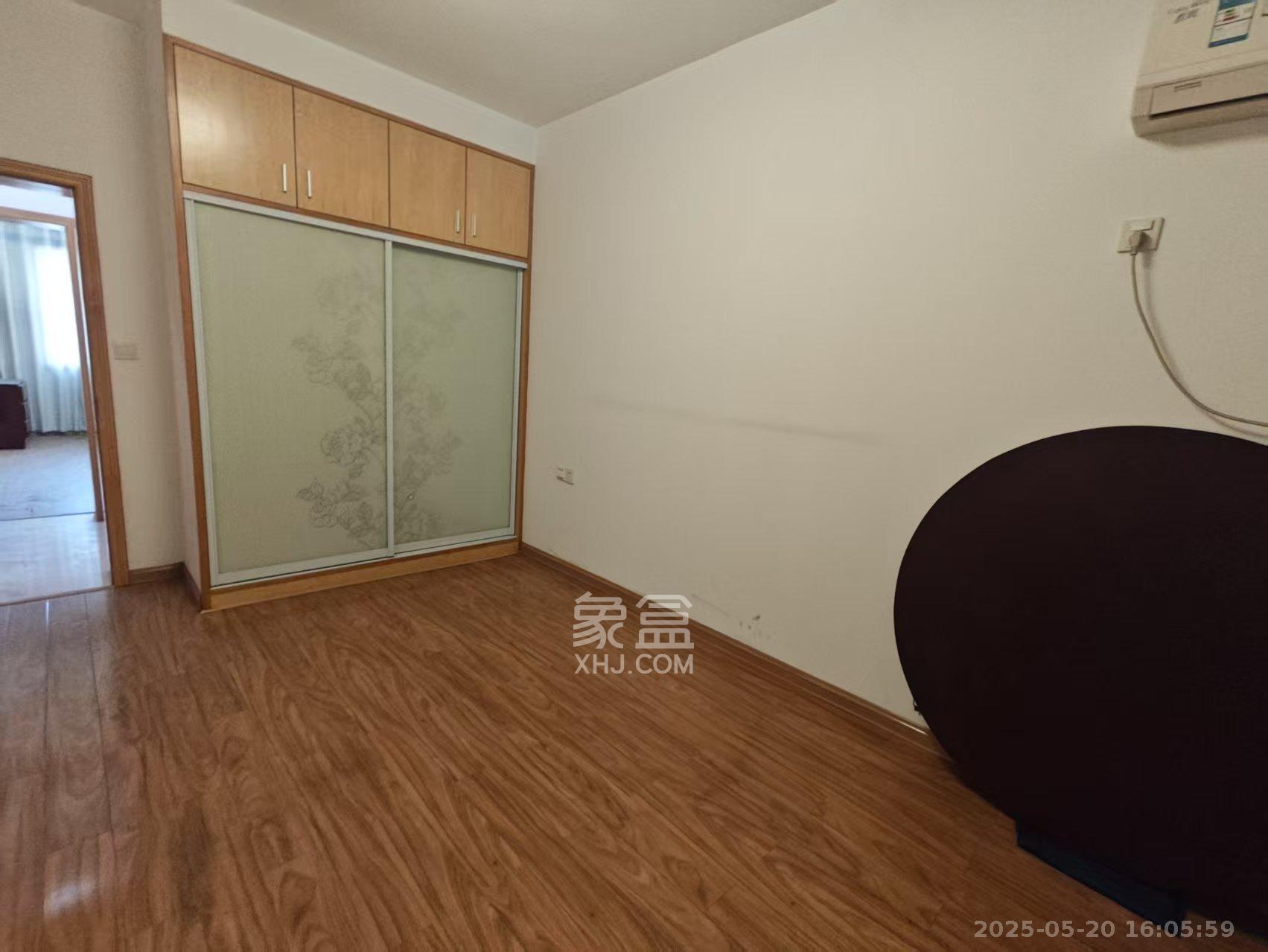 石油小区 4室2厅2卫 56.8万 石油小区 4室2厅2卫 56.8万室内图