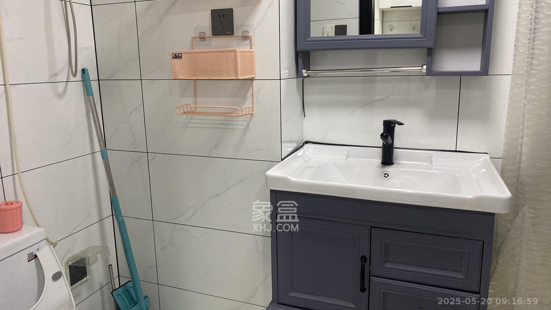 东盈商业广场(华泉城市广场)  2室1厅1卫    2500.0元/月 东盈商业广场(华泉城市广场)  2室1厅1卫    2500.0元/月室内图