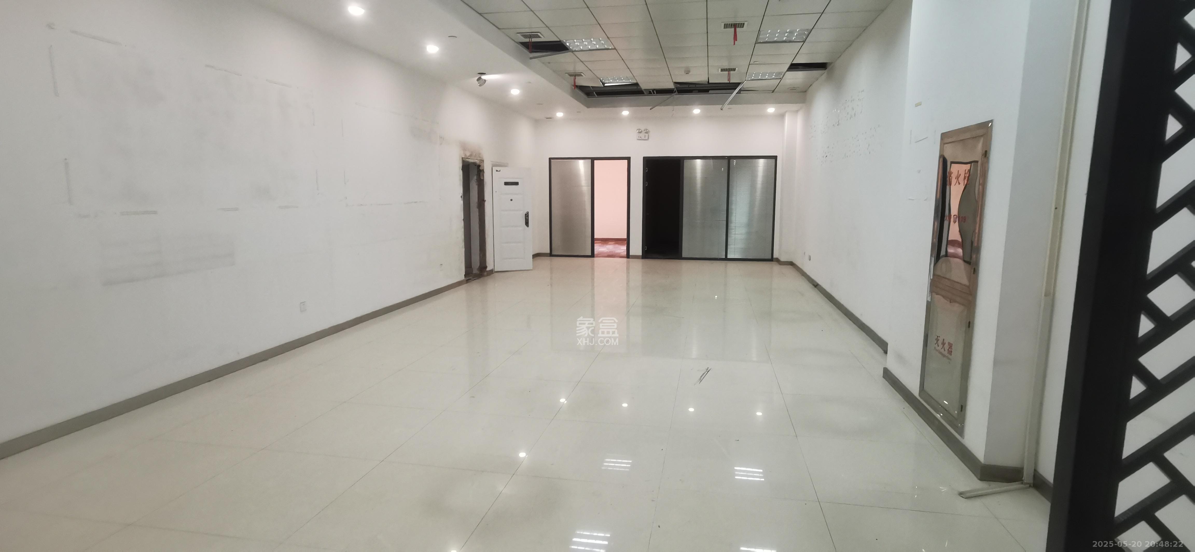 绿地中央广场   320.28㎡      68000.0元/月室内图