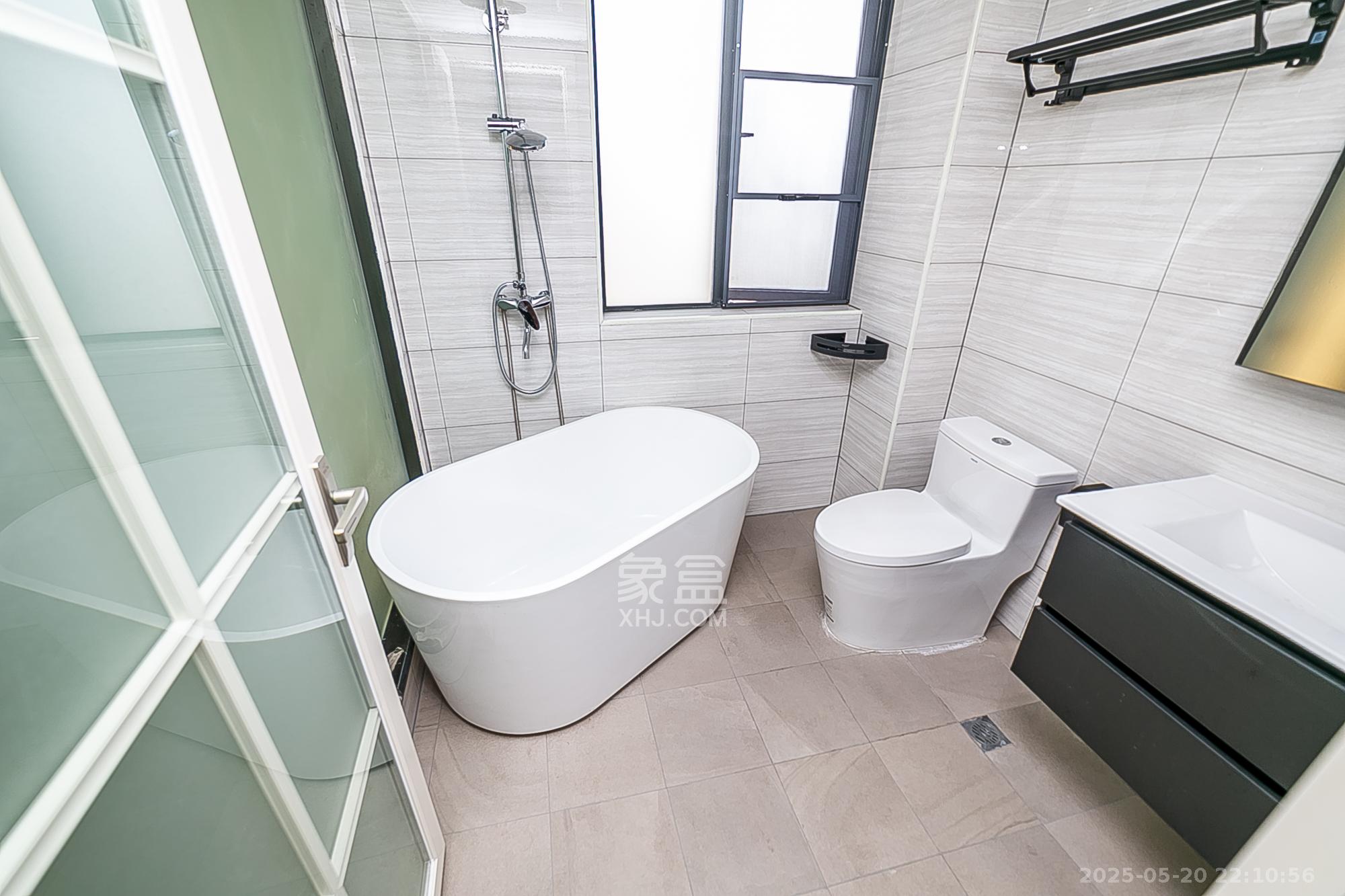 天鸿天府(天鸿中央大院) 4室2厅1卫 125.0万 天鸿天府(天鸿中央大院) 4室2厅1卫 125.0万卫生间