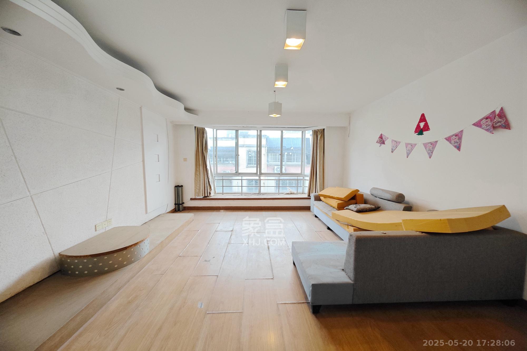 华天望族苑 3室2厅2卫 56.8万 华天望族苑 3室2厅2卫 56.8万客厅