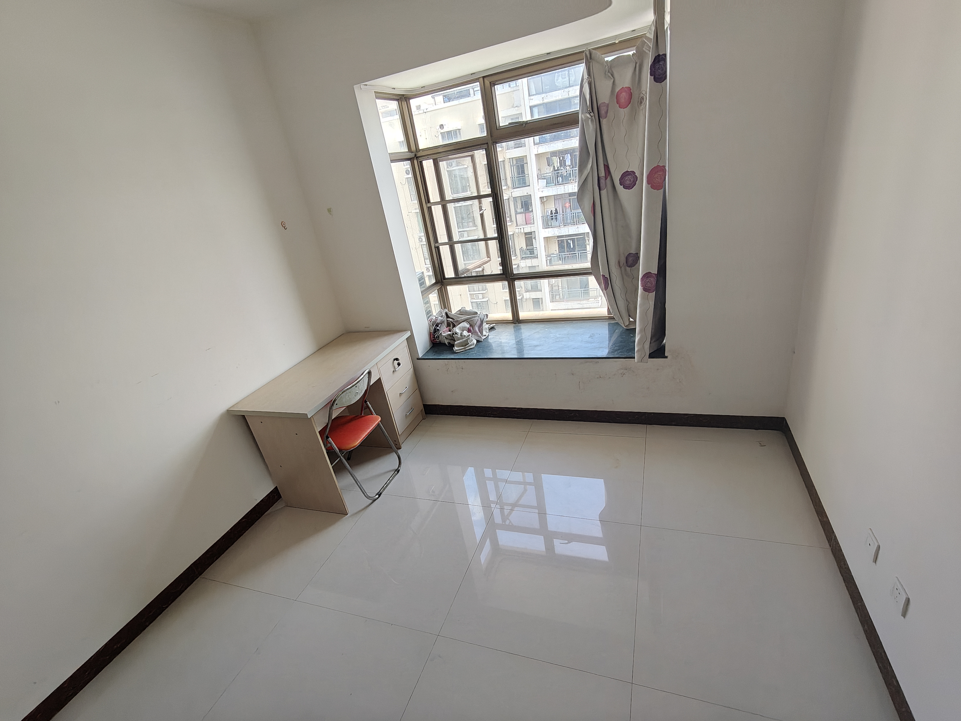 亚洲豪苑南区 3室2厅2卫 145.0万 亚洲豪苑南区 3室2厅2卫 145.0万室内图