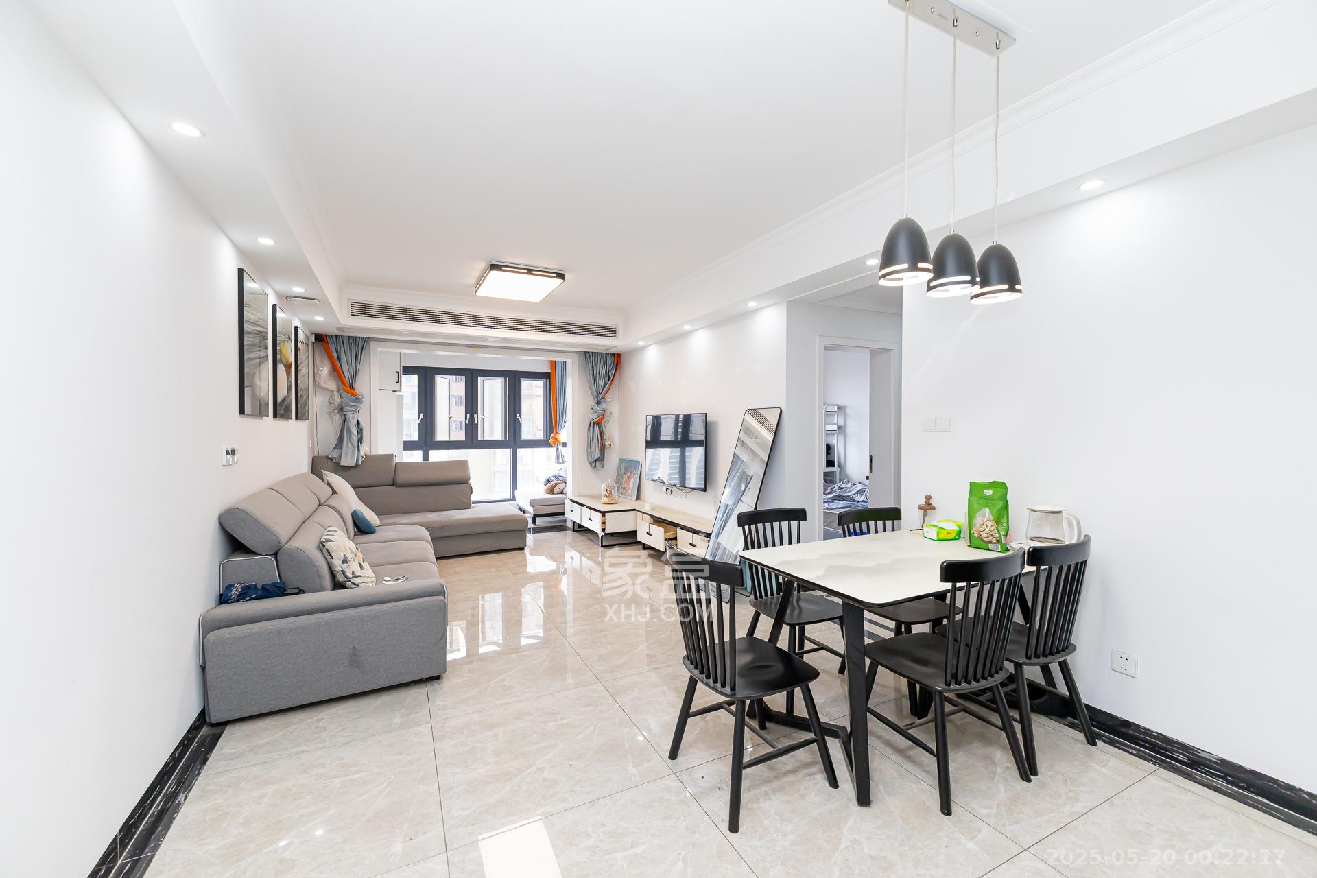 勤诚达境界城 3室2厅2卫 99.0万 勤诚达境界城 3室2厅2卫 99.0万客厅