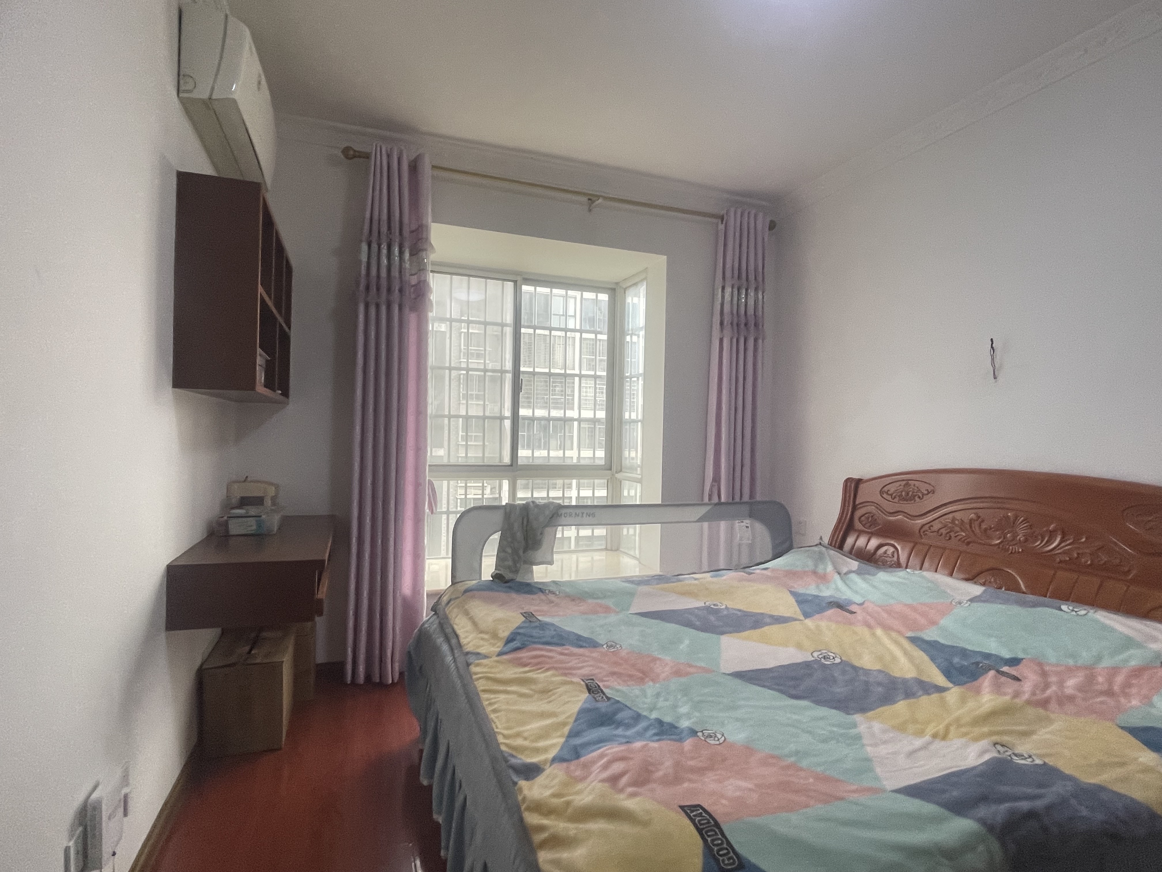 香山红叶  3室2厅2卫    58.0万 香山红叶  3室2厅2卫    58.0万客厅