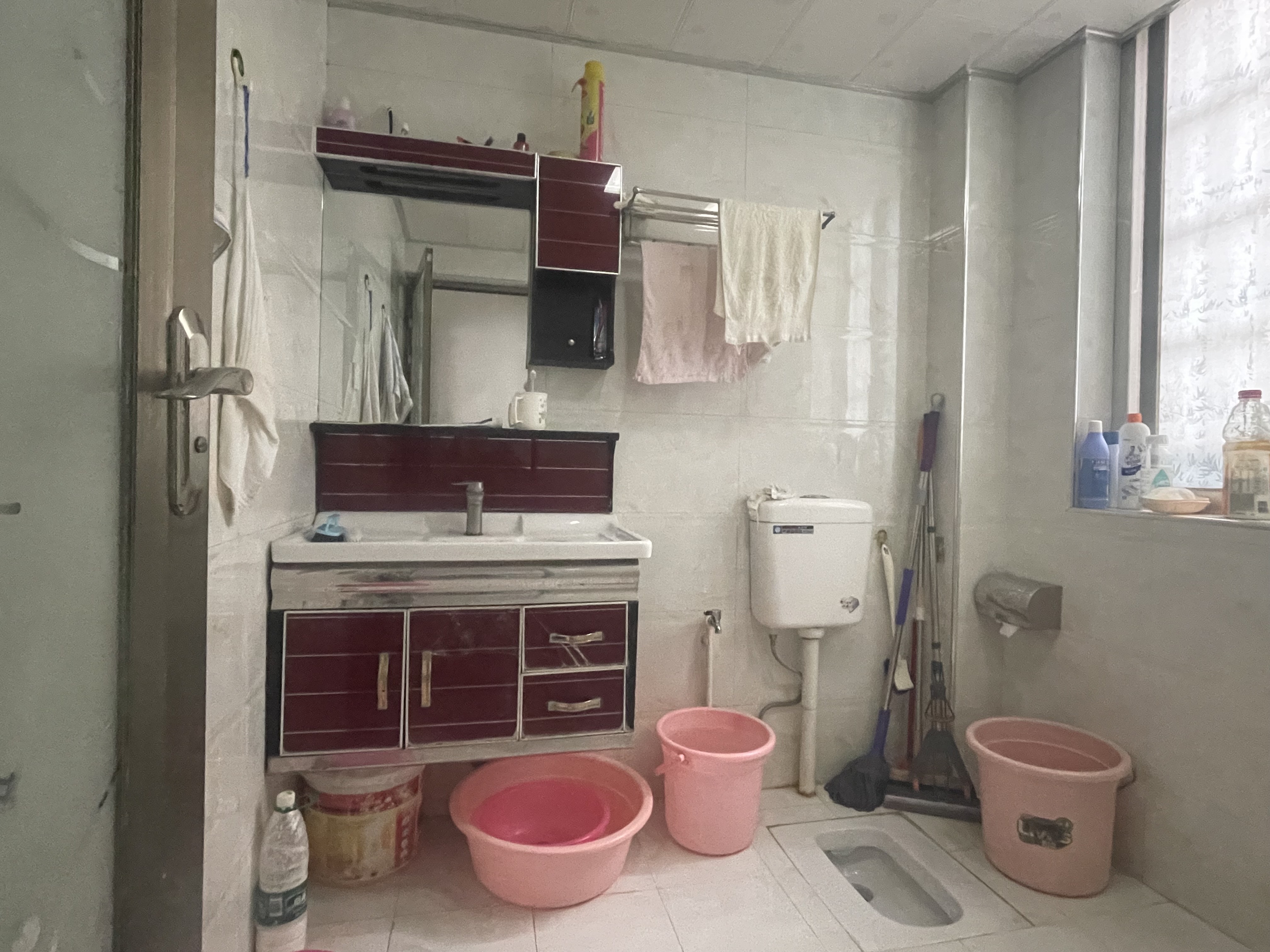 香山红叶  3室2厅2卫    58.0万 香山红叶  3室2厅2卫    58.0万客厅