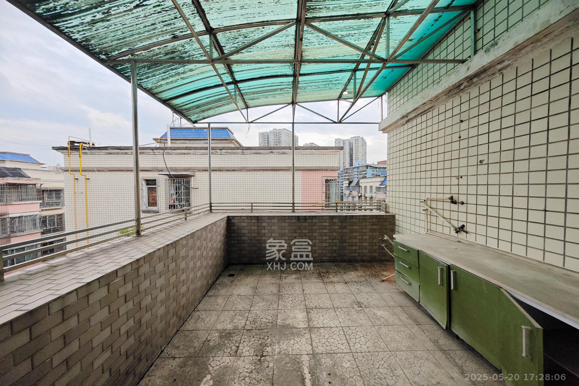 华天望族苑 3室2厅2卫 56.8万 华天望族苑 3室2厅2卫 56.8万阳台