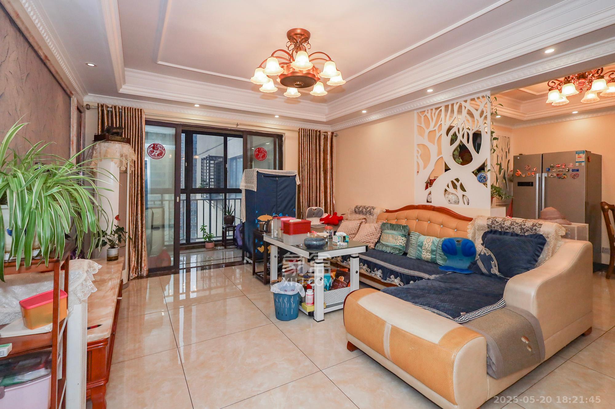 钰龙天下二期(钰龙佳园) 3室2厅2卫 278.0万 钰龙天下二期(钰龙佳园) 3室2厅2卫 278.0万客厅