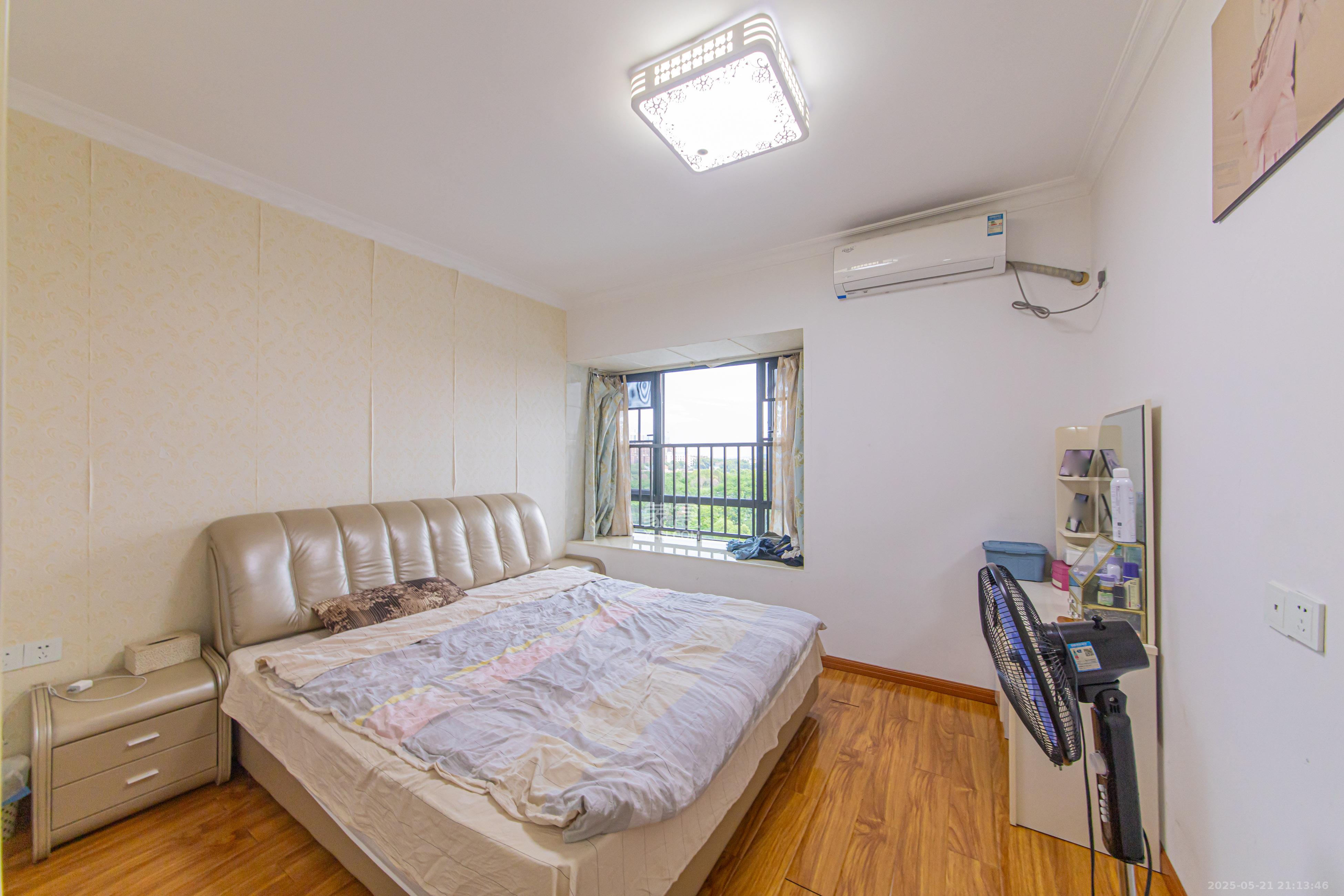 九峰远见 2室2厅1卫 90.0万 九峰远见 2室2厅1卫 90.0万卧室