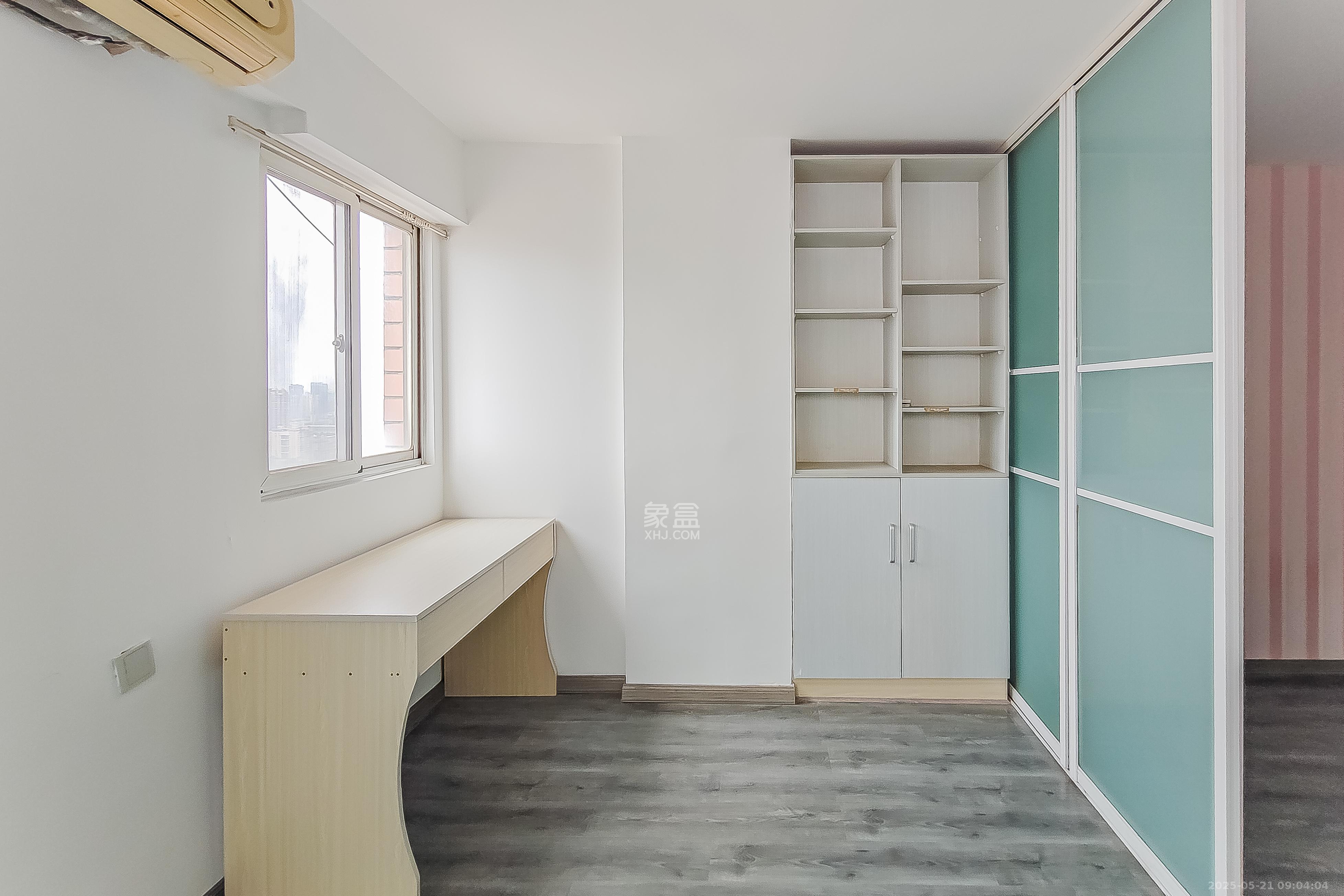 宏景名厦 2室1厅2卫 52.0万 宏景名厦 2室1厅2卫 52.0万卧室