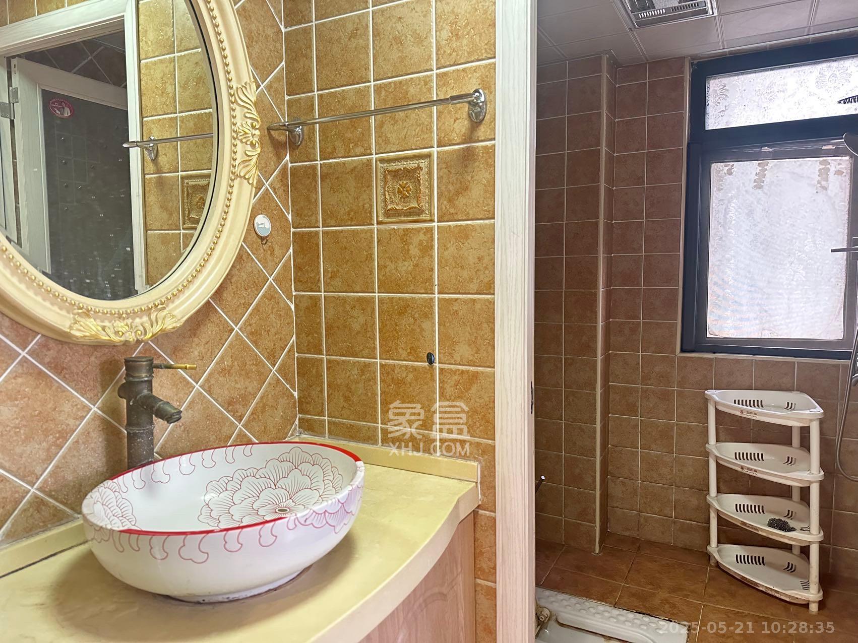 藏珑湖上国际花园 1室2厅1卫 3500.0元/月 藏珑湖上国际花园 1室2厅1卫 3500.0元/月室内图