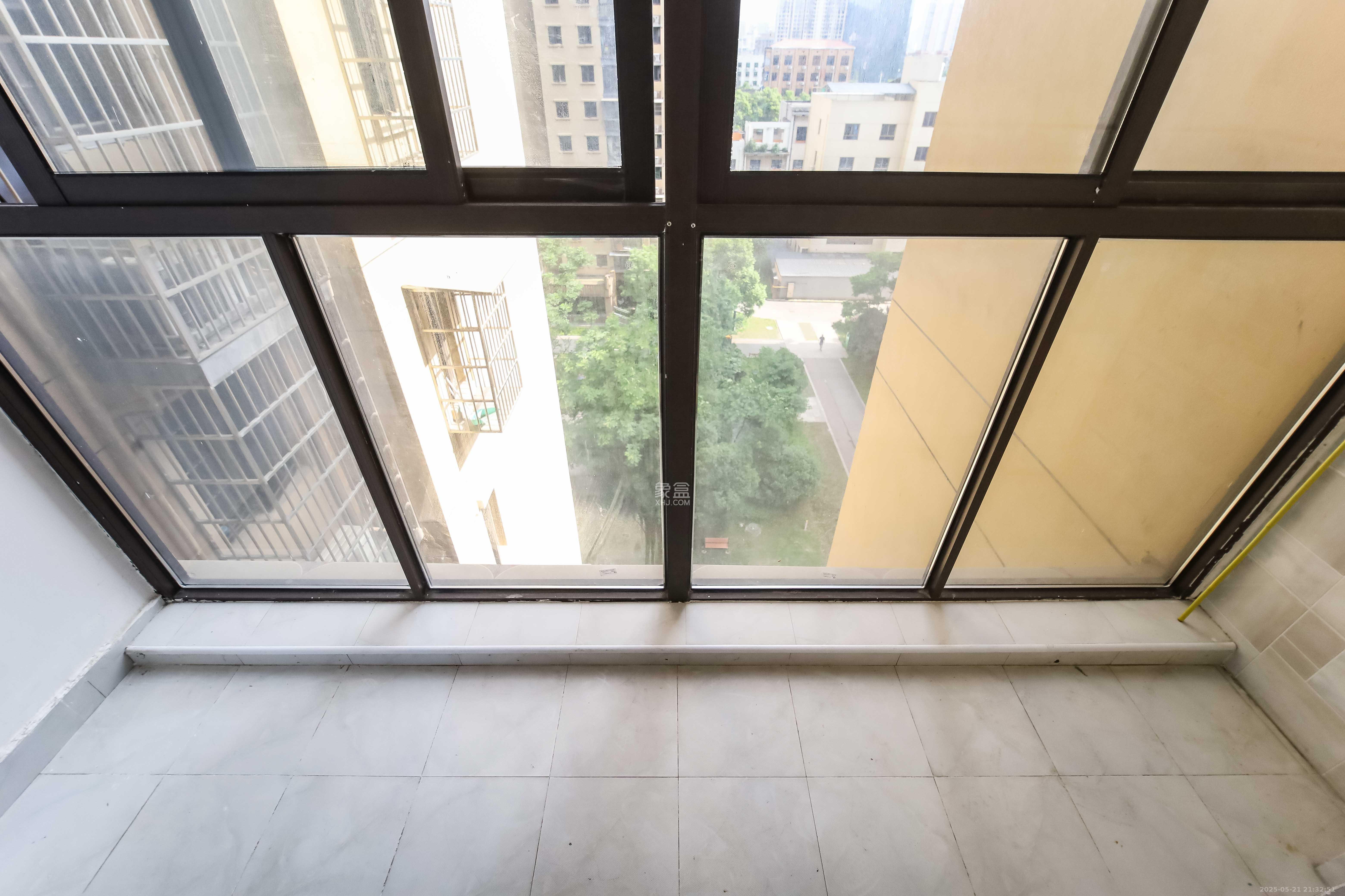 中欣楚天熙苑 1室2厅2卫 100.0万 中欣楚天熙苑 1室2厅2卫 100.0万阳台