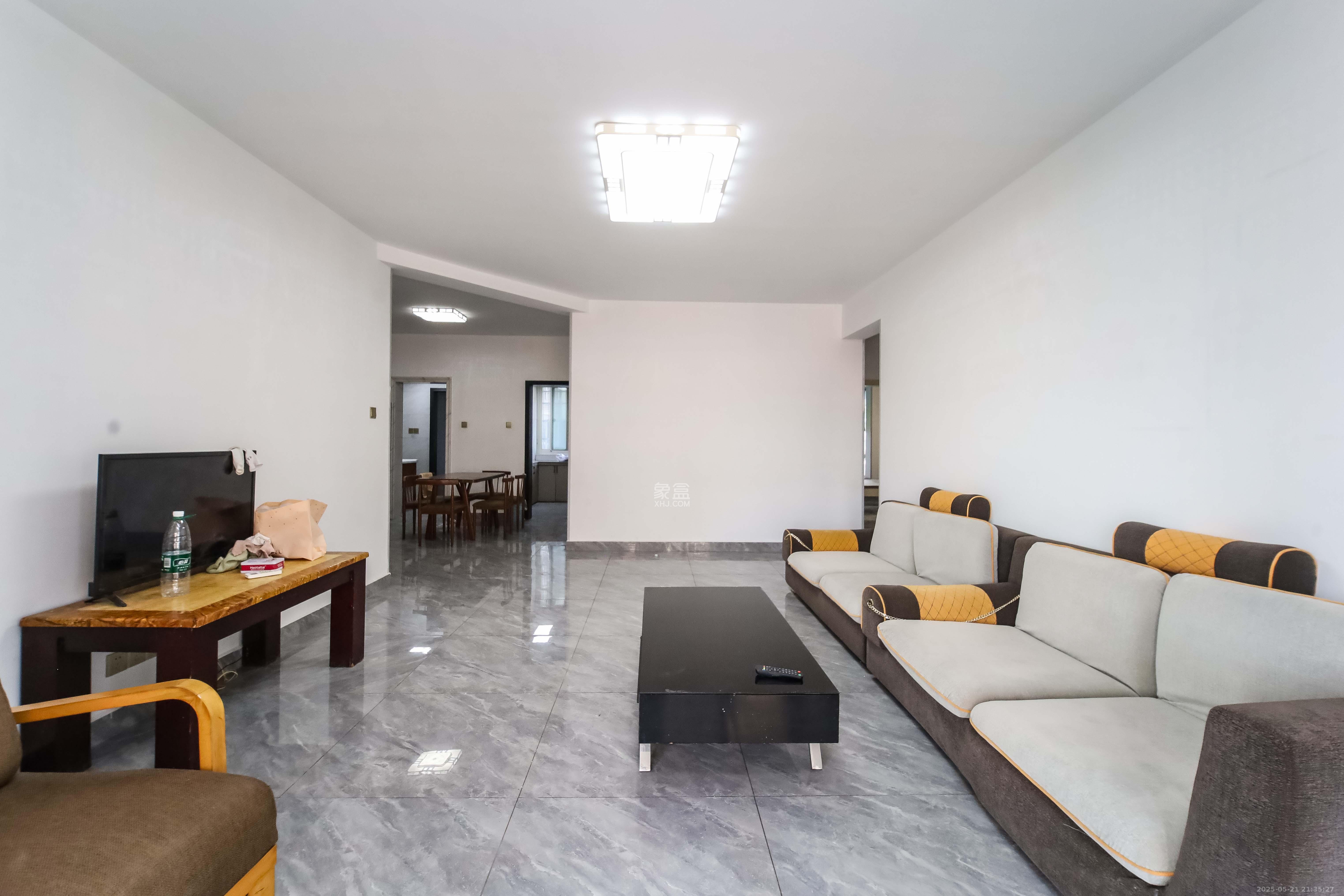 东门壹号家园 3室2厅2卫 86.0万 东门壹号家园 3室2厅2卫 86.0万客厅