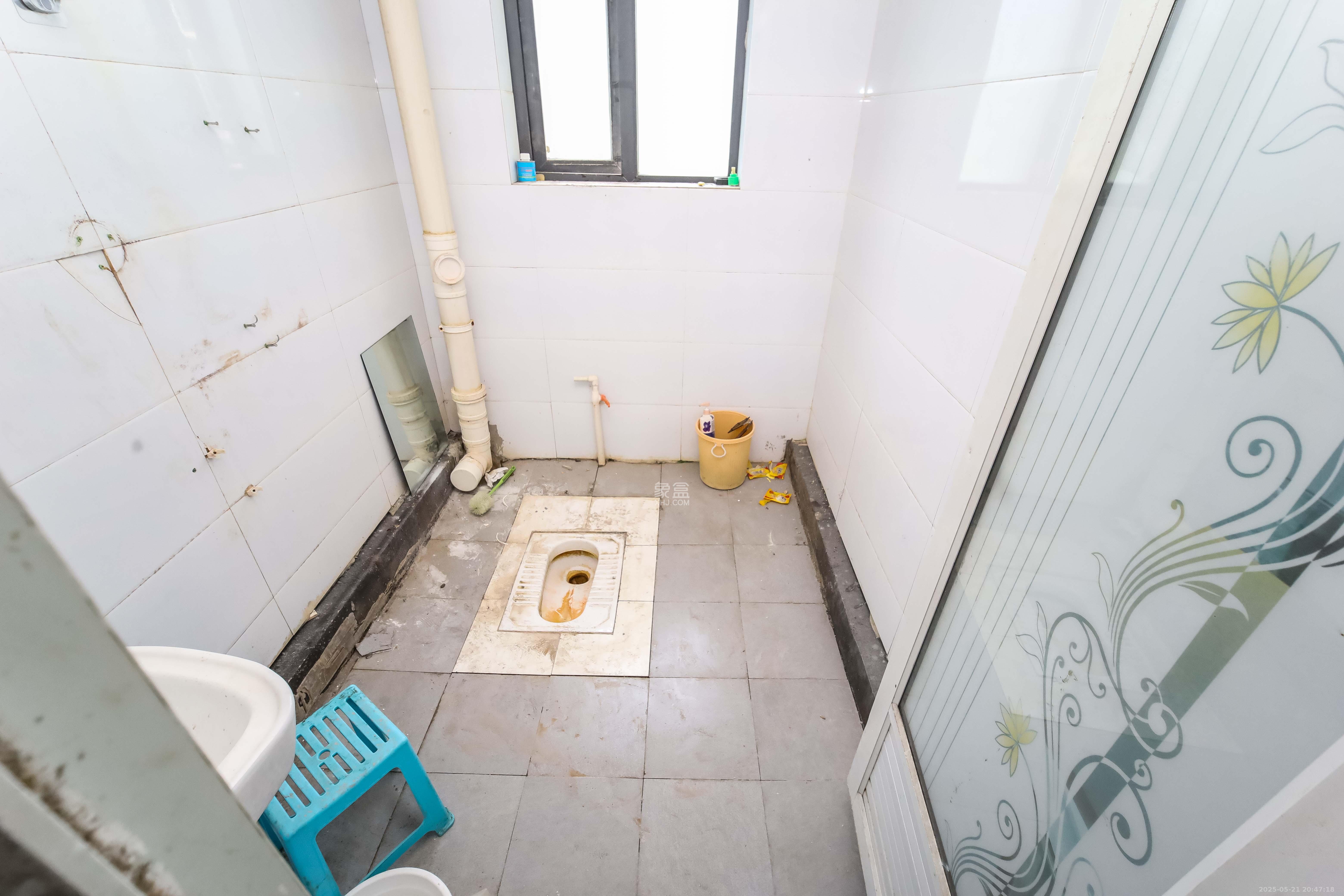 长房东郡  4室2厅2卫    210.0万 长房东郡  4室2厅2卫    210.0万卫生间