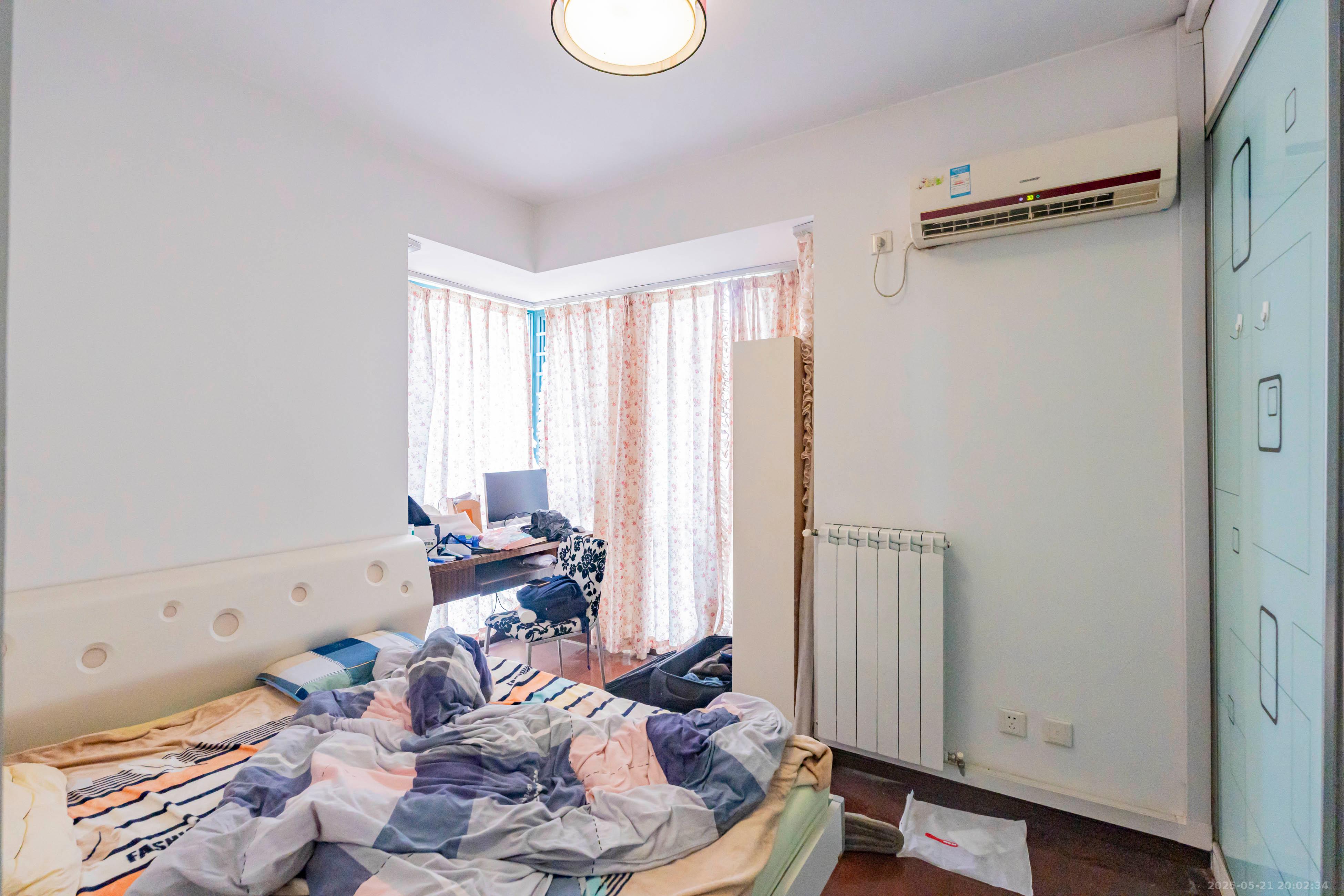 华盛新外滩 4室1厅2卫 290.0万 华盛新外滩 4室1厅2卫 290.0万卧室