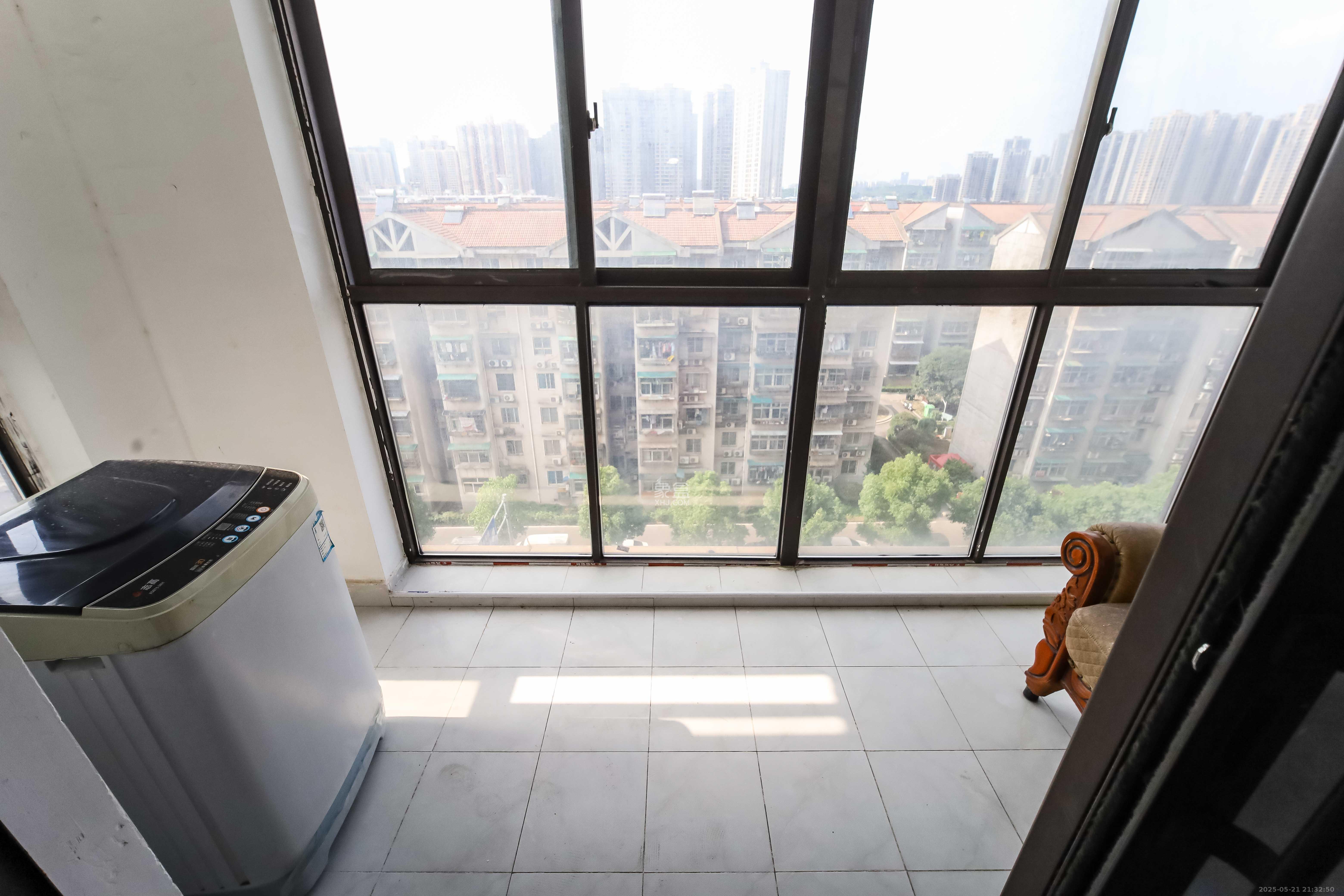 中欣楚天熙苑 1室2厅2卫 100.0万 中欣楚天熙苑 1室2厅2卫 100.0万阳台