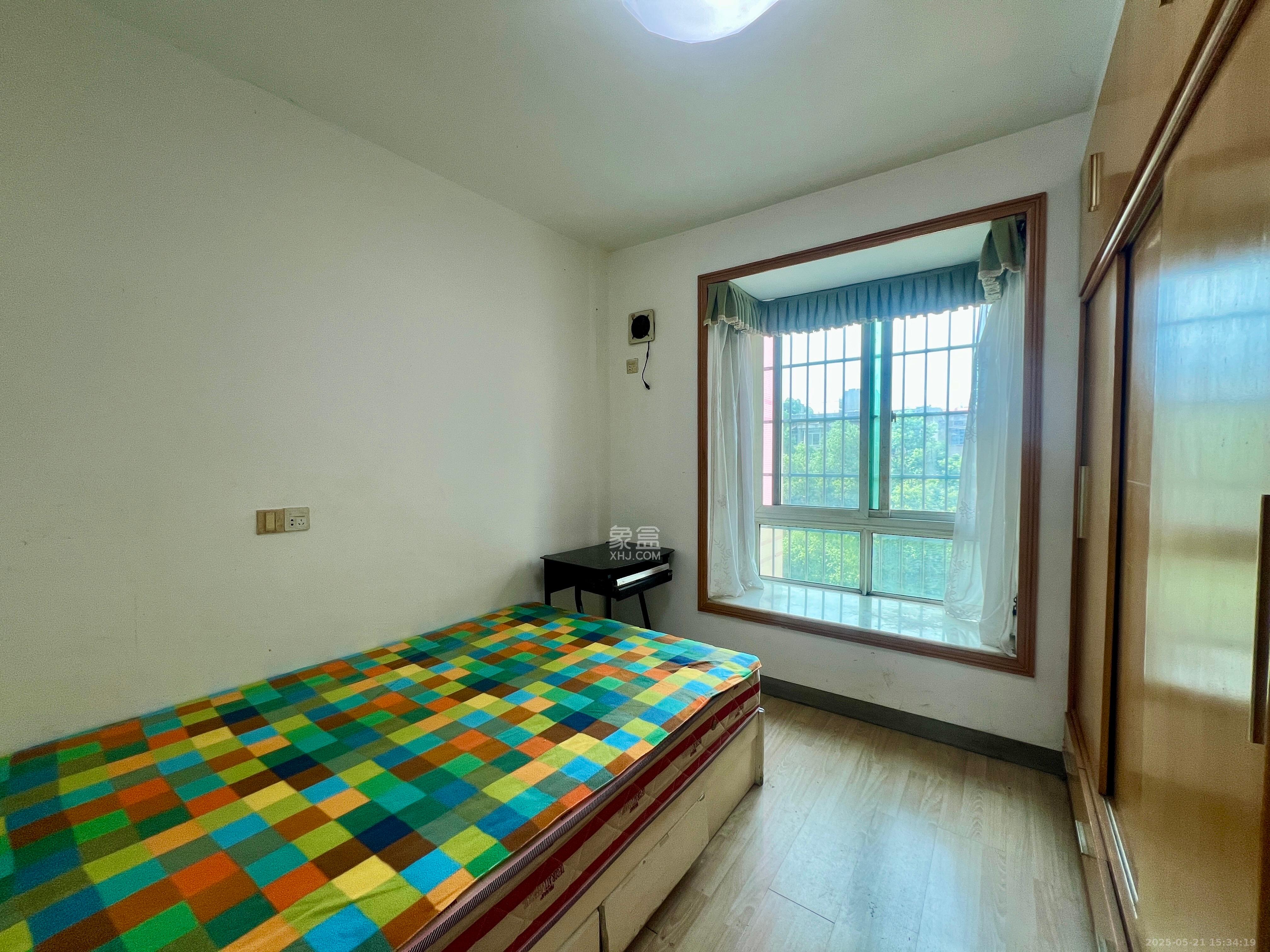 今利园 3室2厅2卫 2100.0元/月 今利园 3室2厅2卫 2100.0元/月室内图