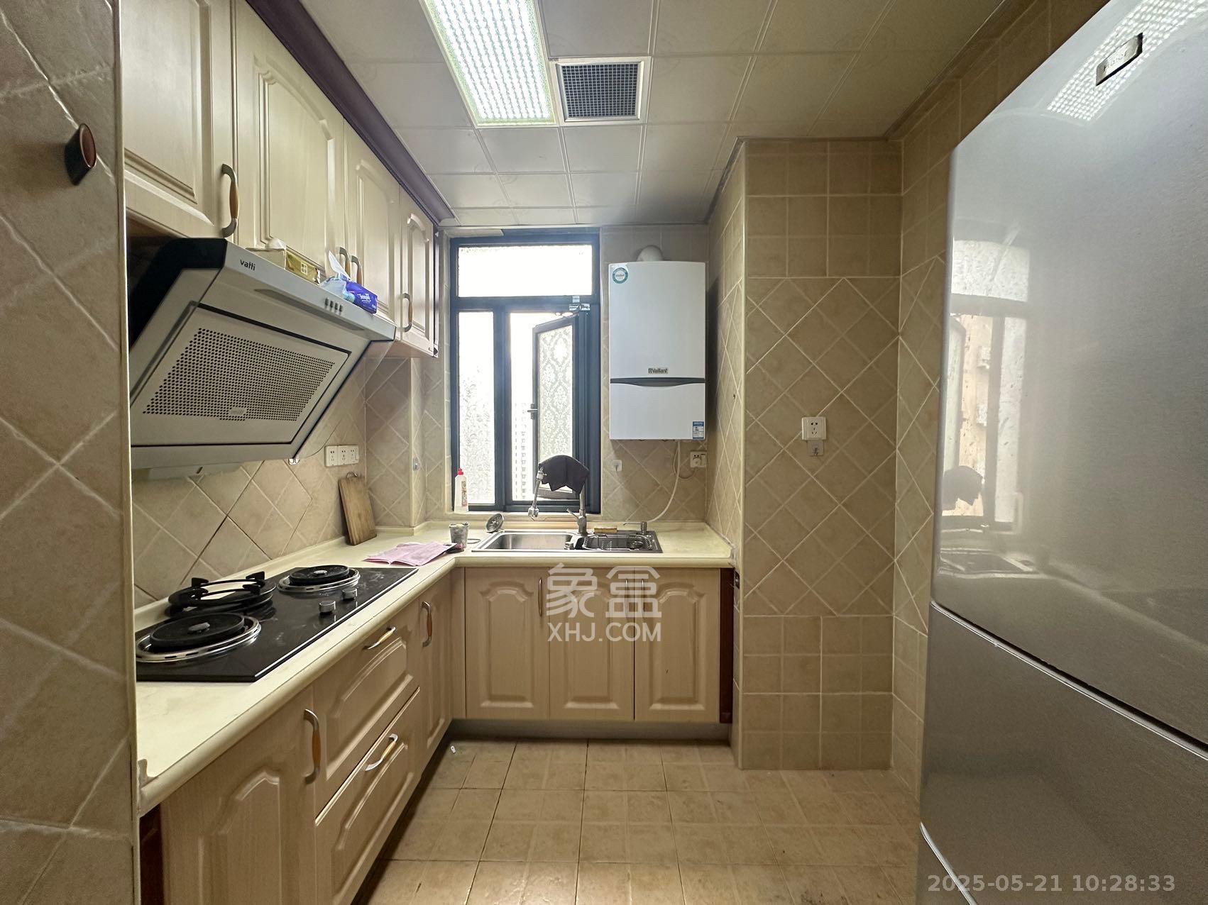 藏珑湖上国际花园 1室2厅1卫 3500.0元/月 藏珑湖上国际花园 1室2厅1卫 3500.0元/月室内图