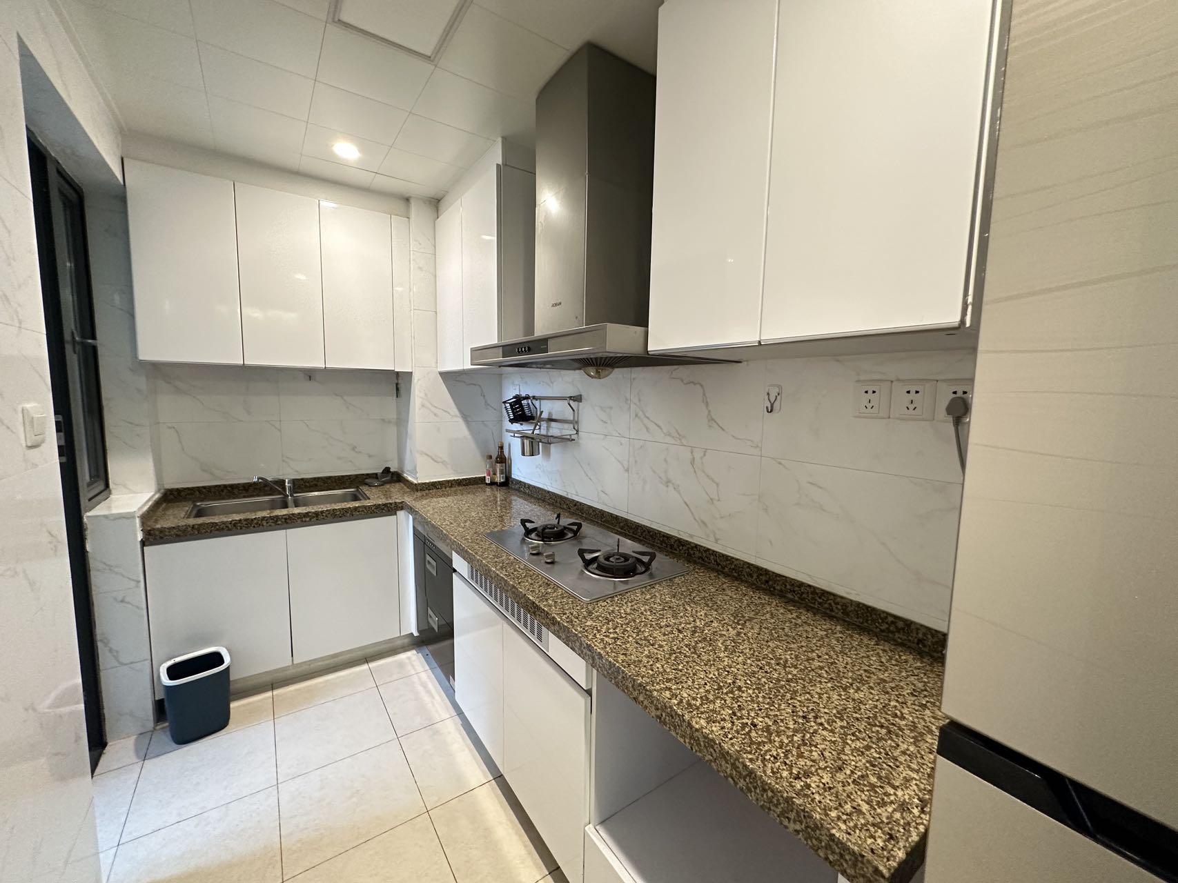 恒大华府  3室2厅1卫    95.0万 恒大华府  3室2厅1卫    95.0万室内图