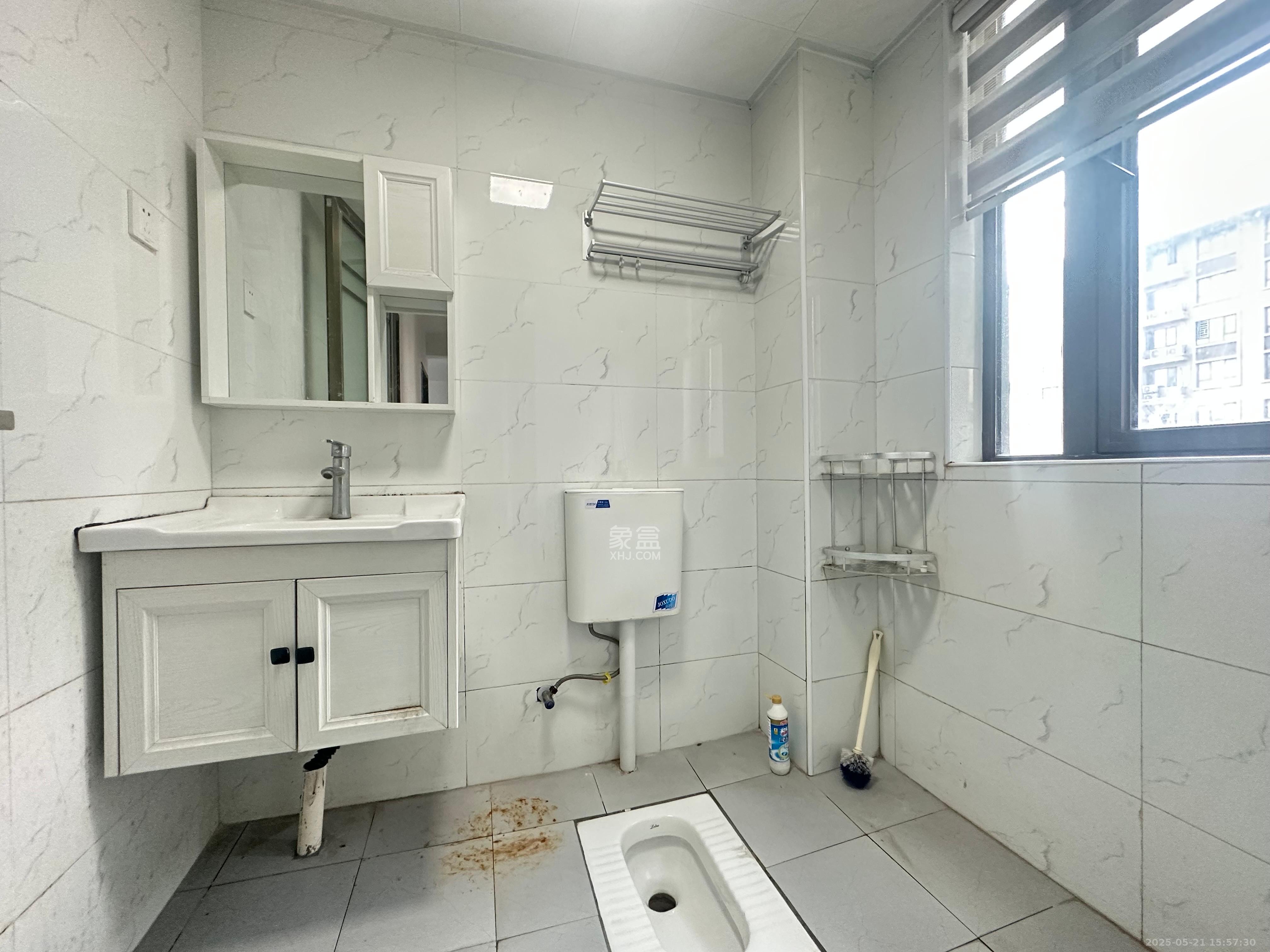 通号岭绣苑 4室2厅2卫 2200.0元/月 通号岭绣苑 4室2厅2卫 2200.0元/月室内图