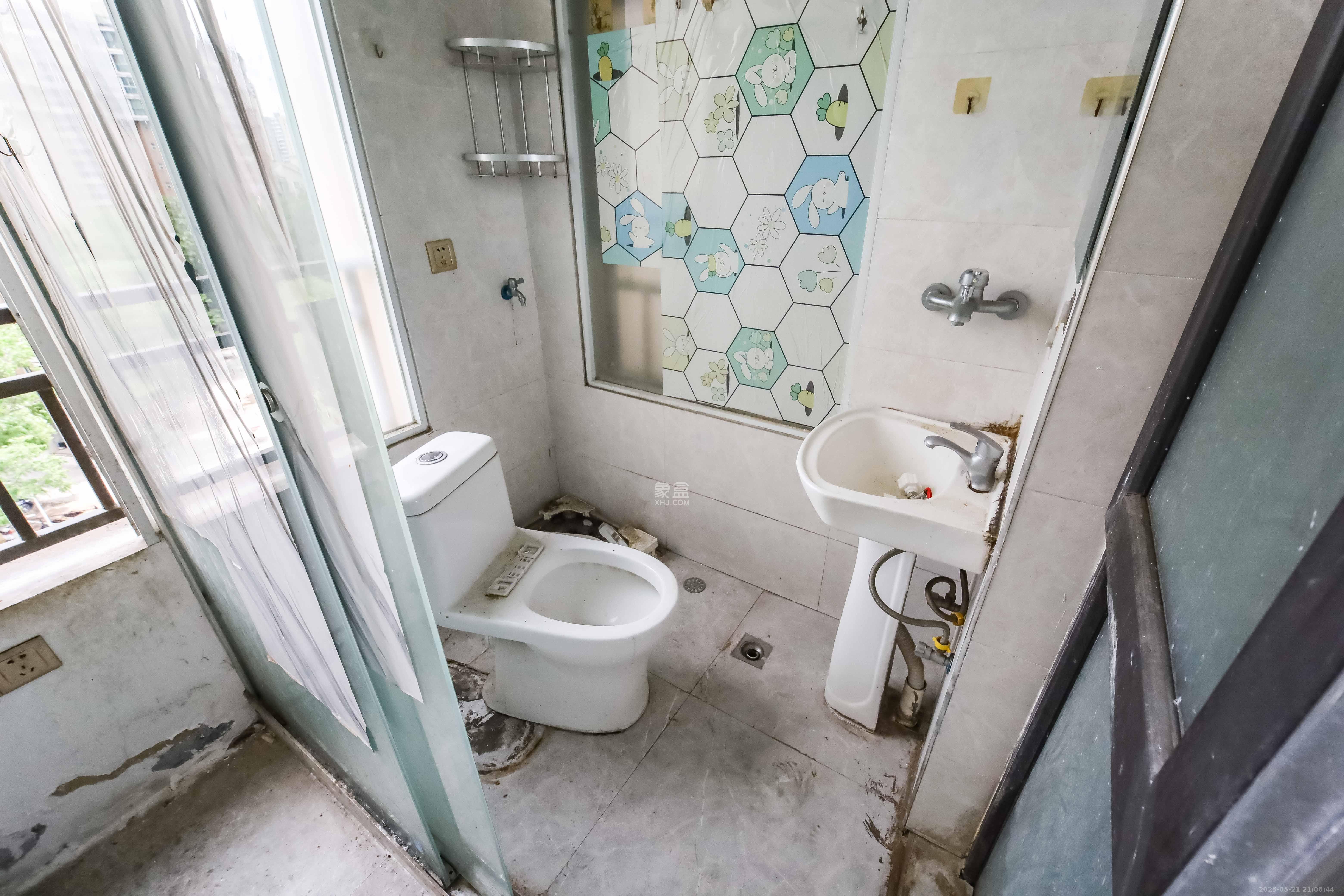 金地格林公馆  3室2厅2卫    115.0万 金地格林公馆  3室2厅2卫    115.0万卫生间