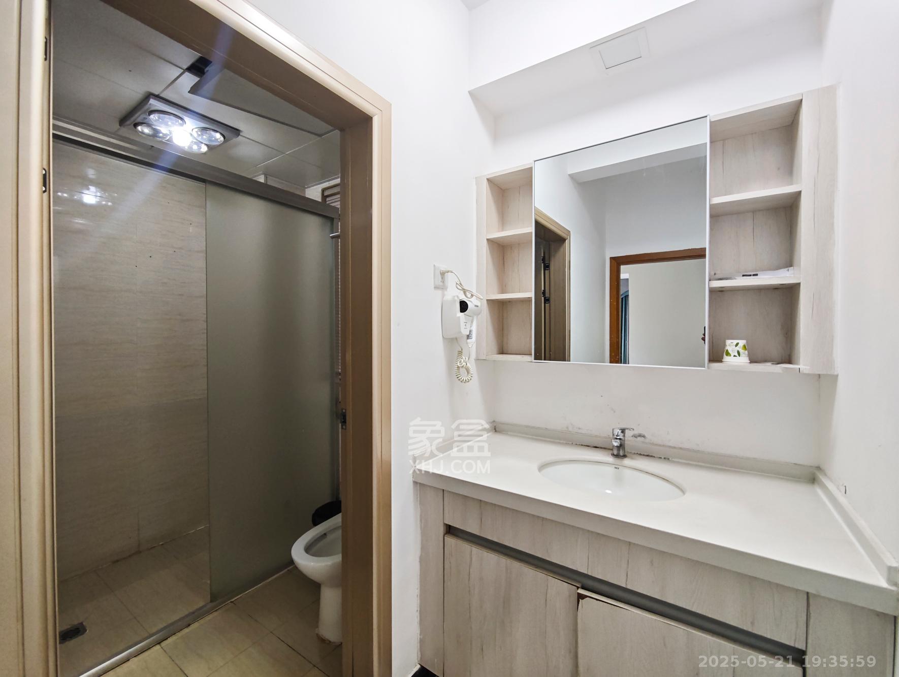 新华联铜官窑古镇  2室2厅1卫    51.8万 新华联铜官窑古镇  2室2厅1卫    51.8万卫生间