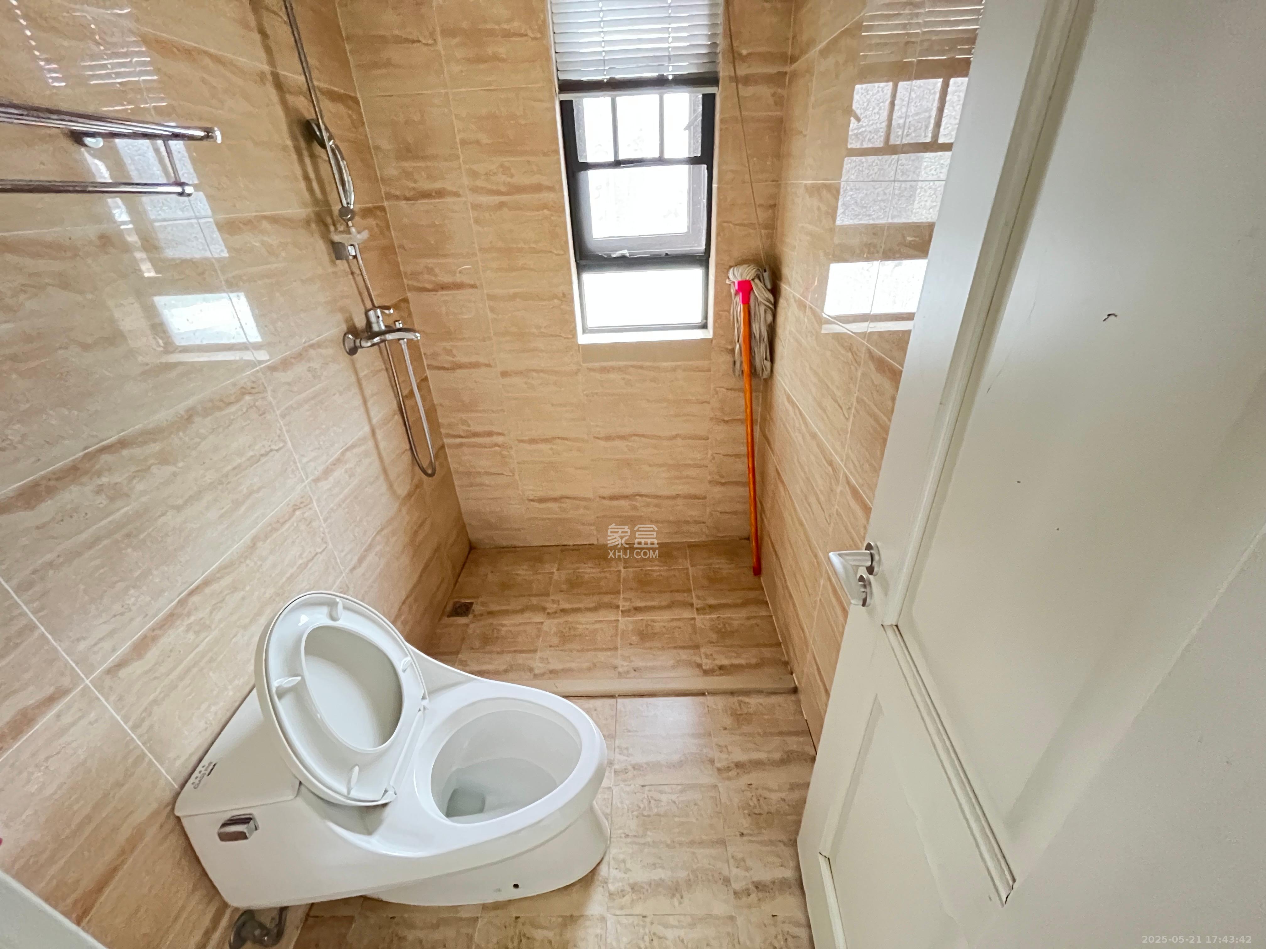 万科魅力之城观澜里 3室2厅2卫 2100.0元/月 万科魅力之城观澜里 3室2厅2卫 2100.0元/月室内图