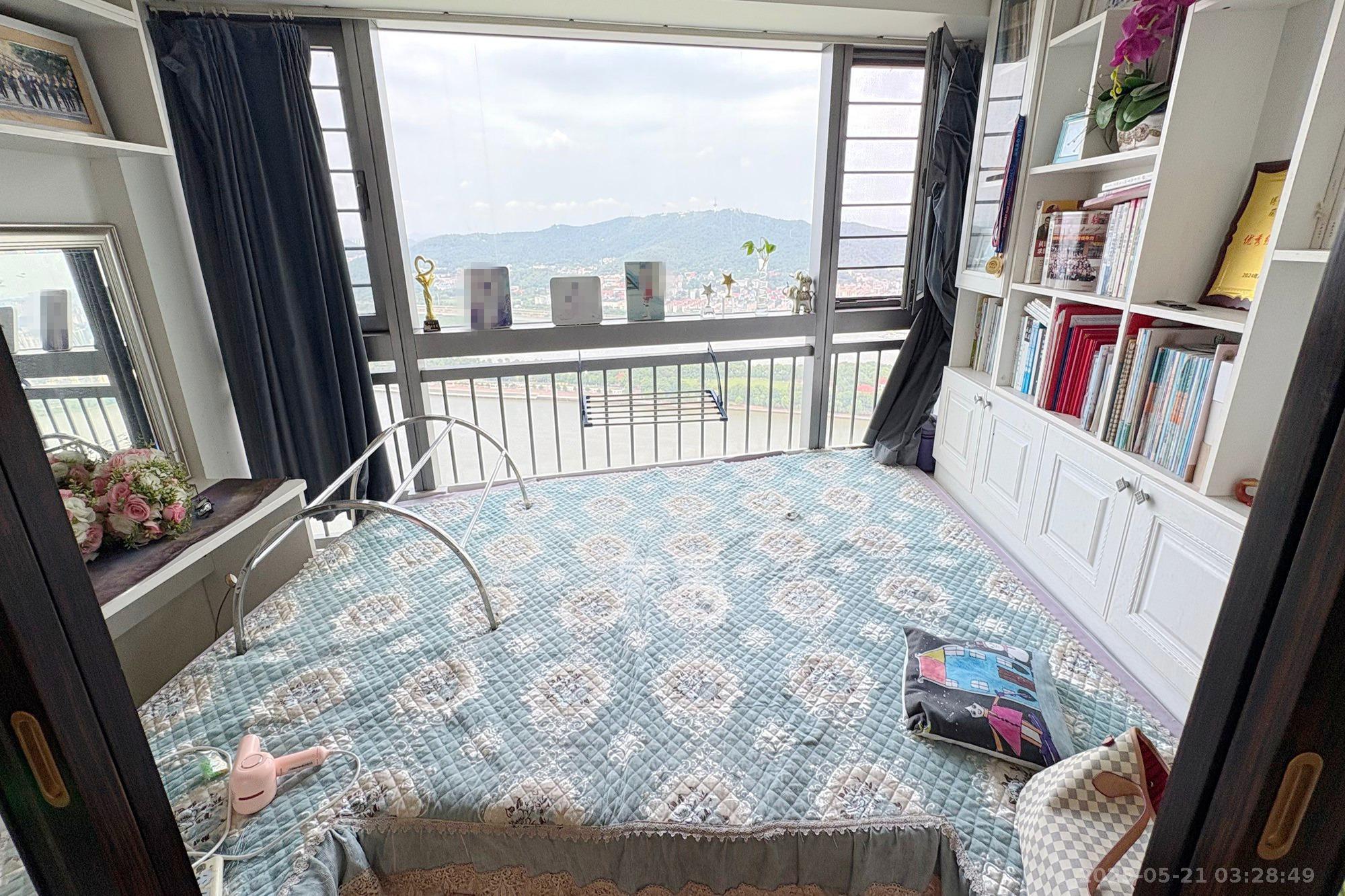 华远隆玺  4室2厅0卫    528.0万 华远隆玺  4室2厅0卫    528.0万阳台