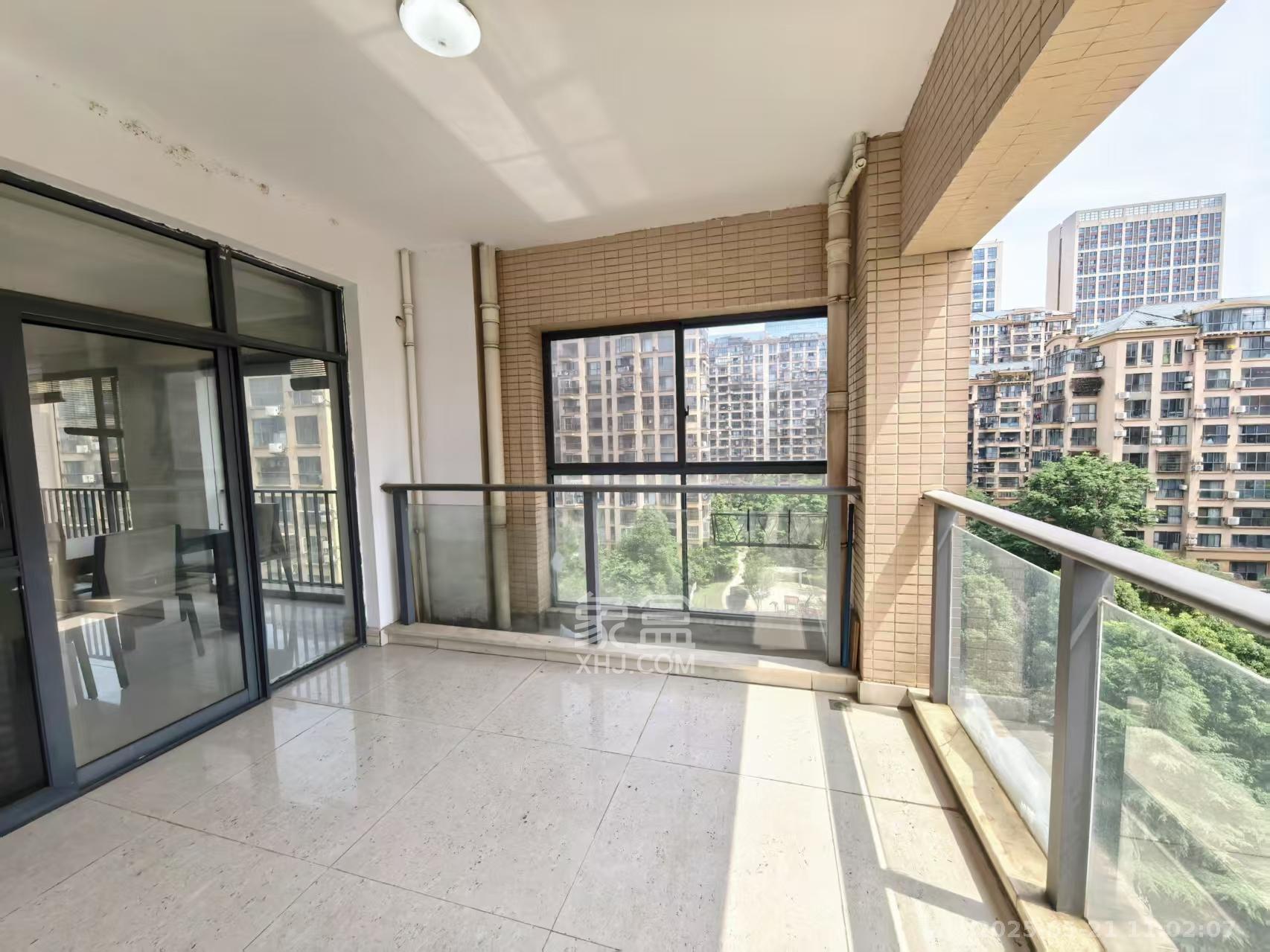 中城丽景香山园  4室2厅2卫   3600.00元/月室内图