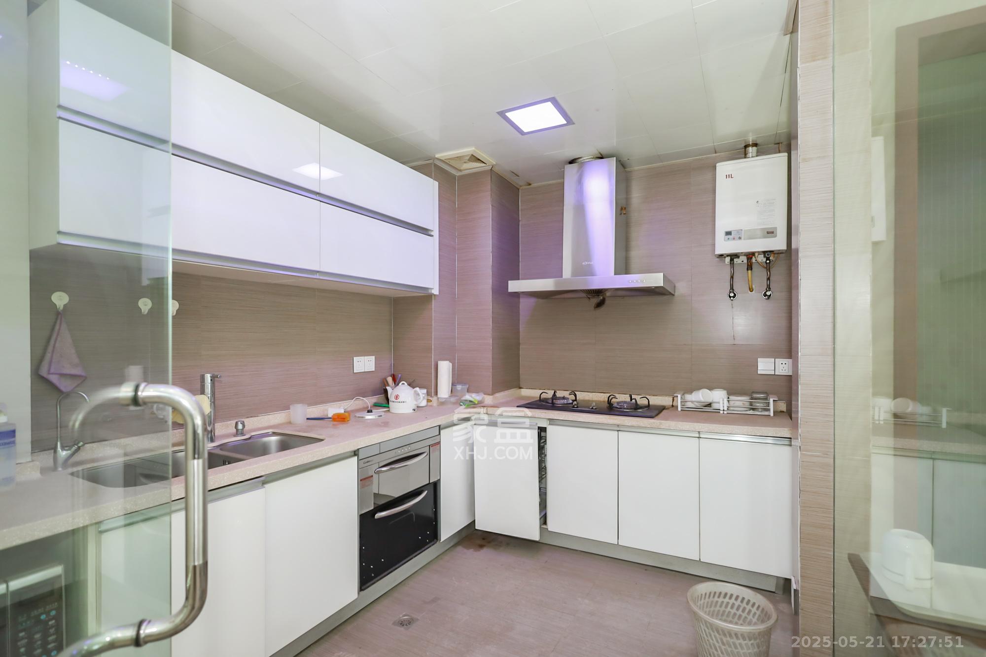 金色山庄 3室2厅2卫 160.0万 金色山庄 3室2厅2卫 160.0万厨房