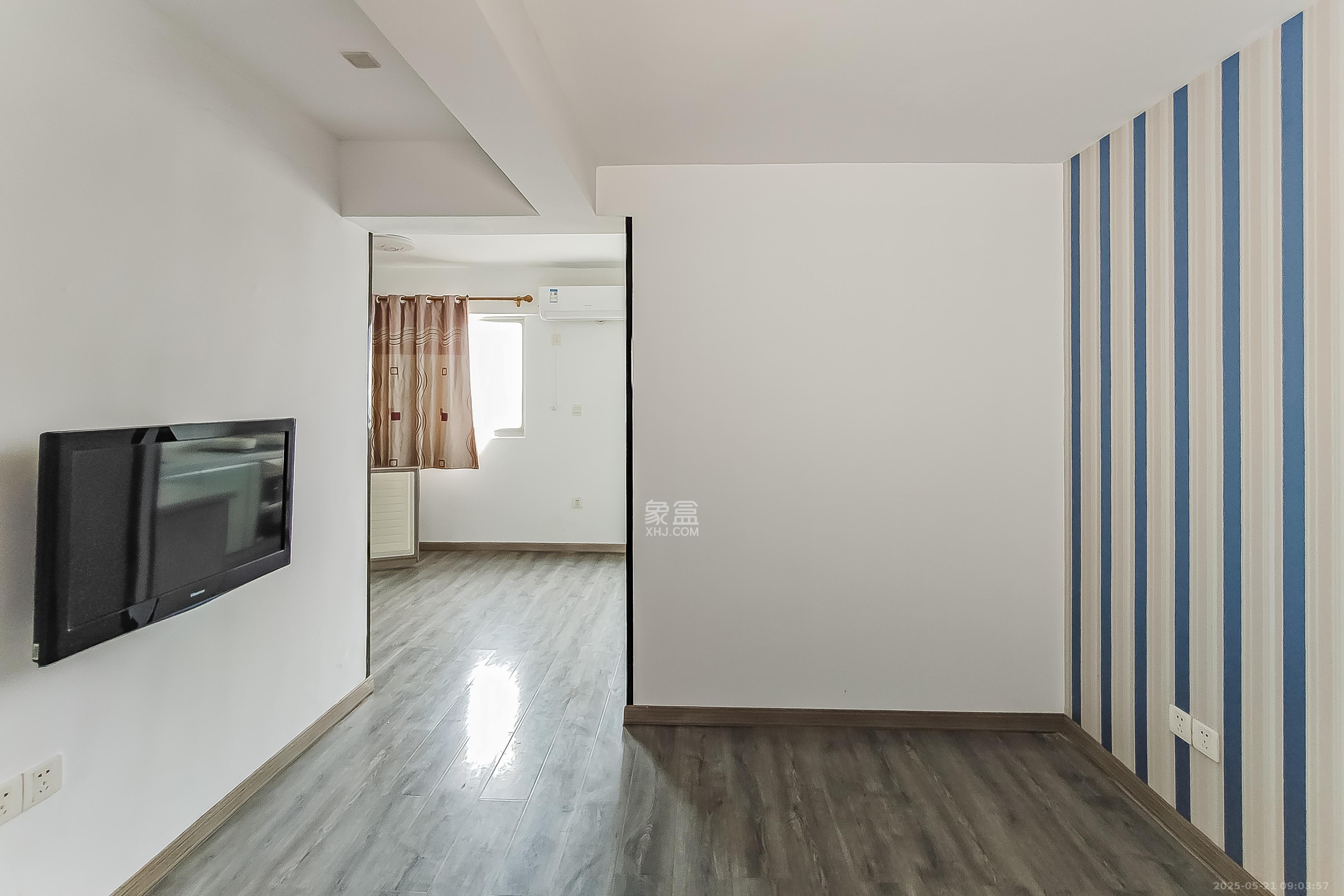 宏景名厦 2室1厅2卫 52.0万 宏景名厦 2室1厅2卫 52.0万客厅