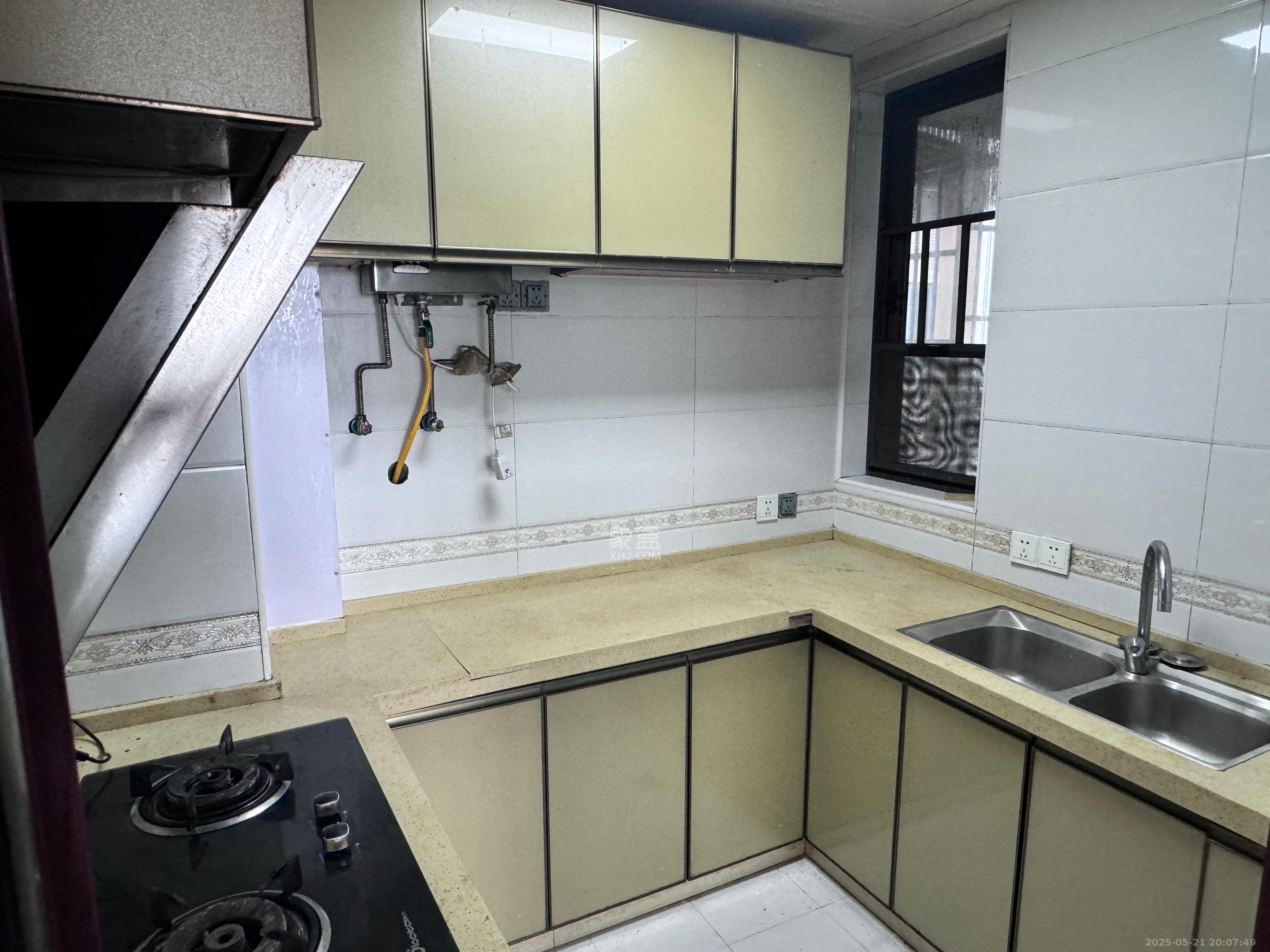 盛地春天里 3室2厅1卫 1300.0元/月 盛地春天里 3室2厅1卫 1300.0元/月室内图