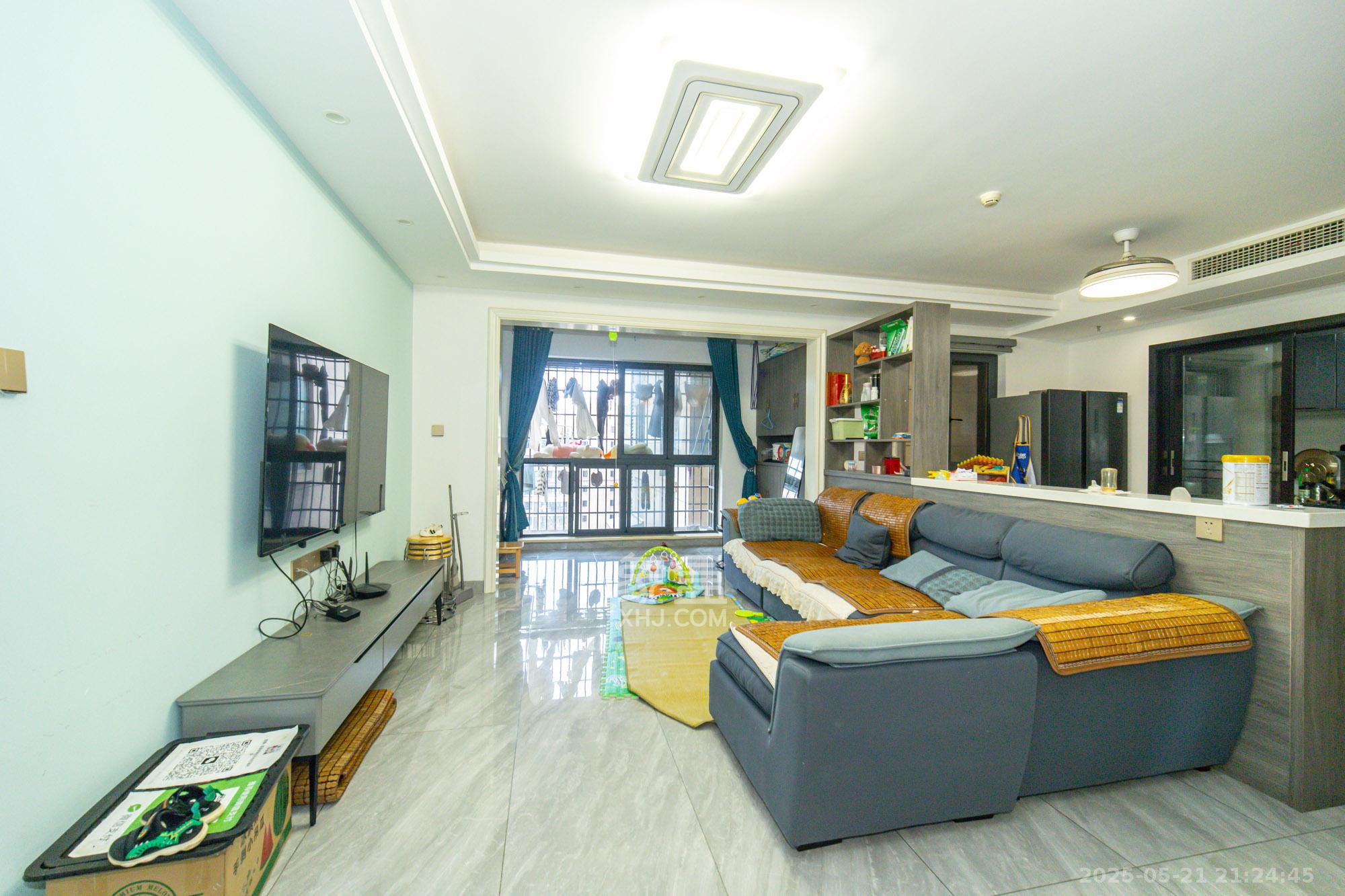 金科时代中心 3室2厅1卫 101.8万 金科时代中心 3室2厅1卫 101.8万客厅