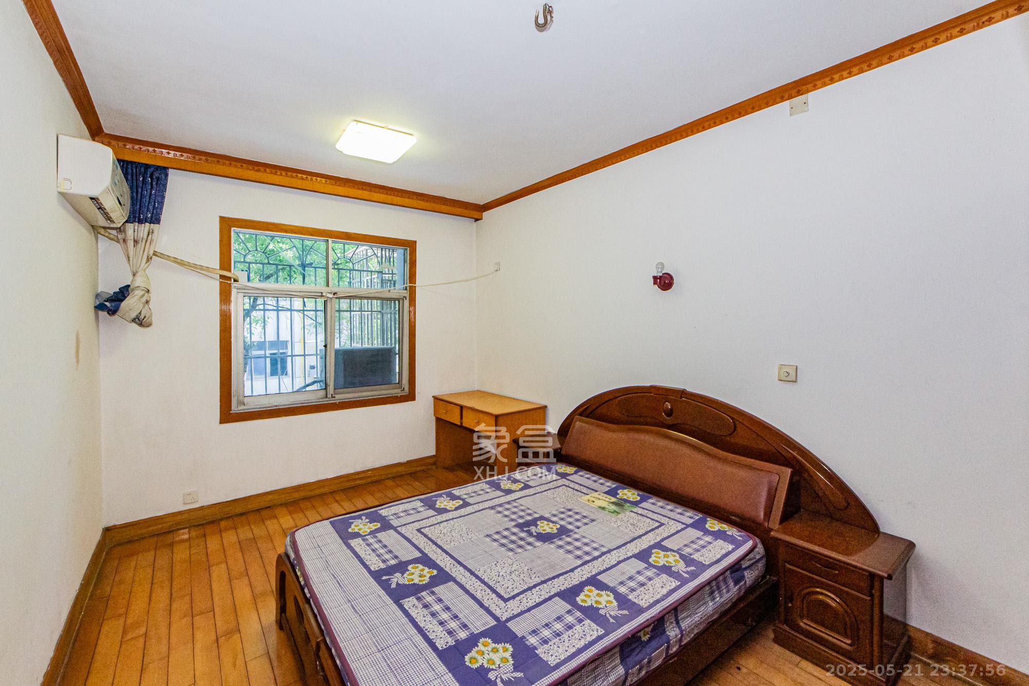 江南苑  3室2厅2卫    79.8万卧室