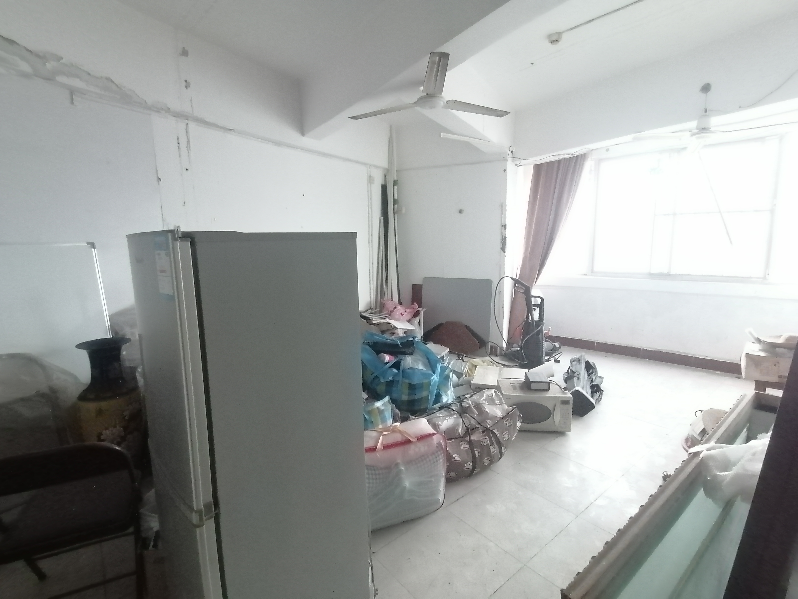 华发大厦  1室2厅1卫   2000.00元/月室内图
