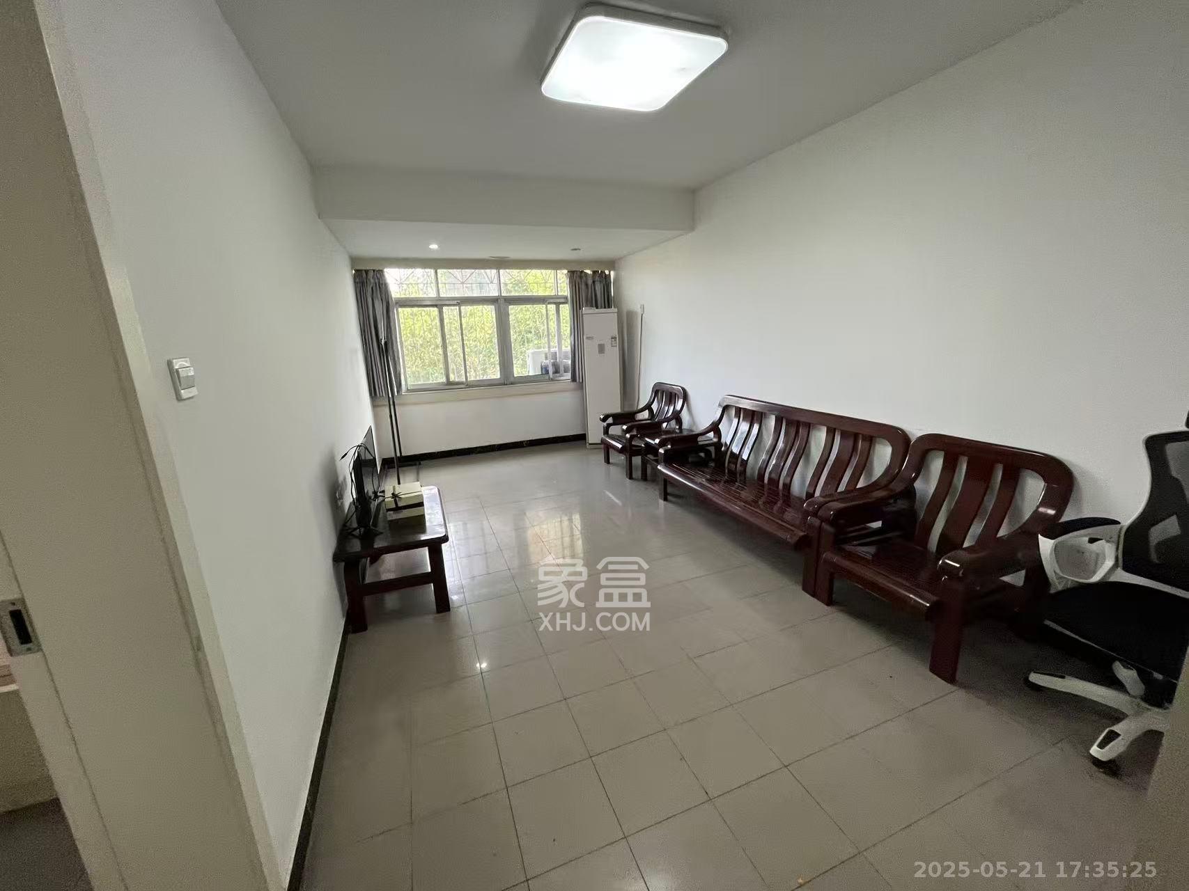 妹子山社区(曙光社区) 2室2厅1卫 1600.0元/月 妹子山社区(曙光社区) 2室2厅1卫 1600.0元/月室内图