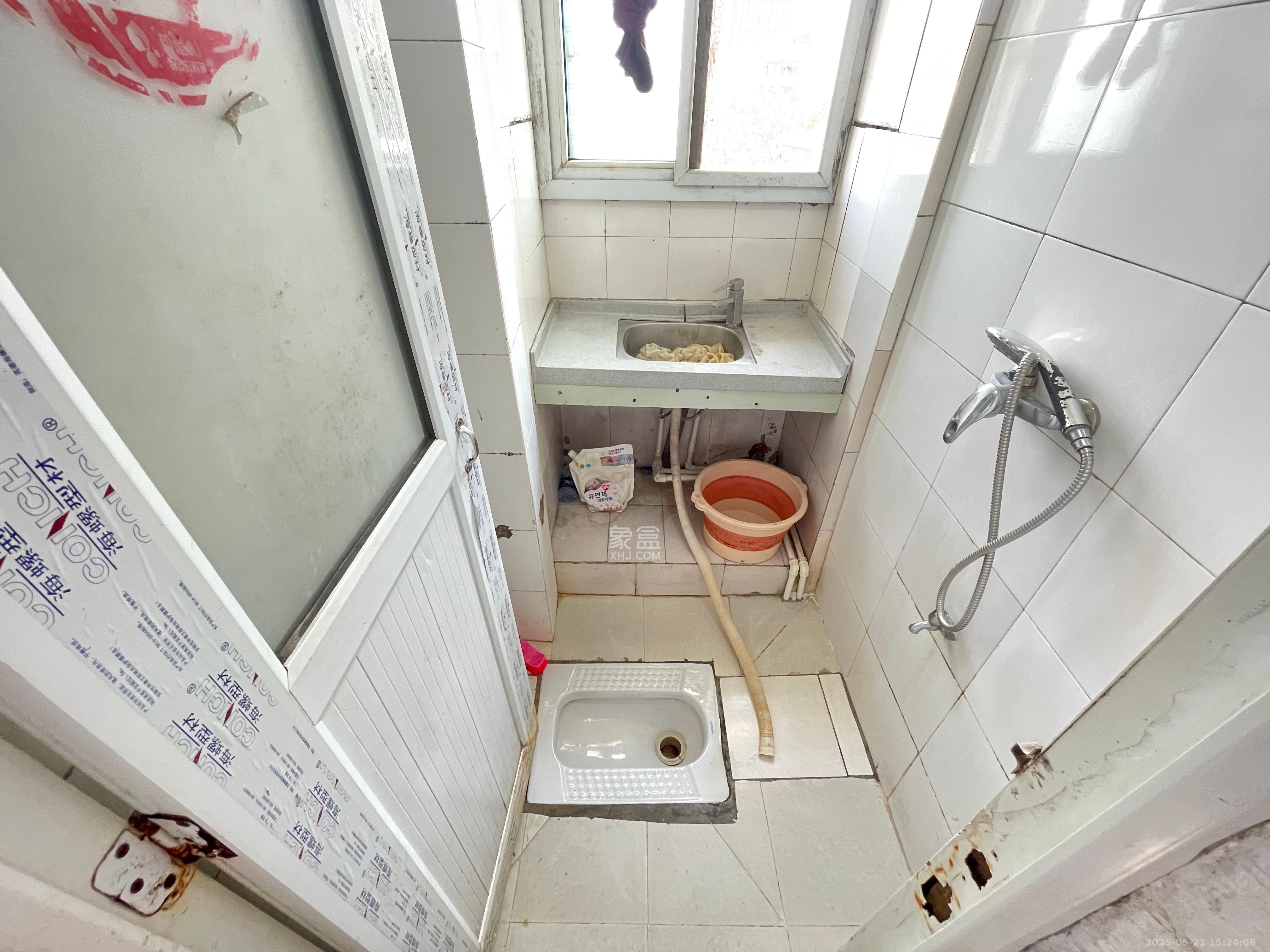 涂家冲社区(涂新小区、农商银行宿舍) 2室1厅1卫 1000.0元/月 涂家冲社区(涂新小区、农商银行宿舍) 2室1厅1卫 1000.0元/月室内图