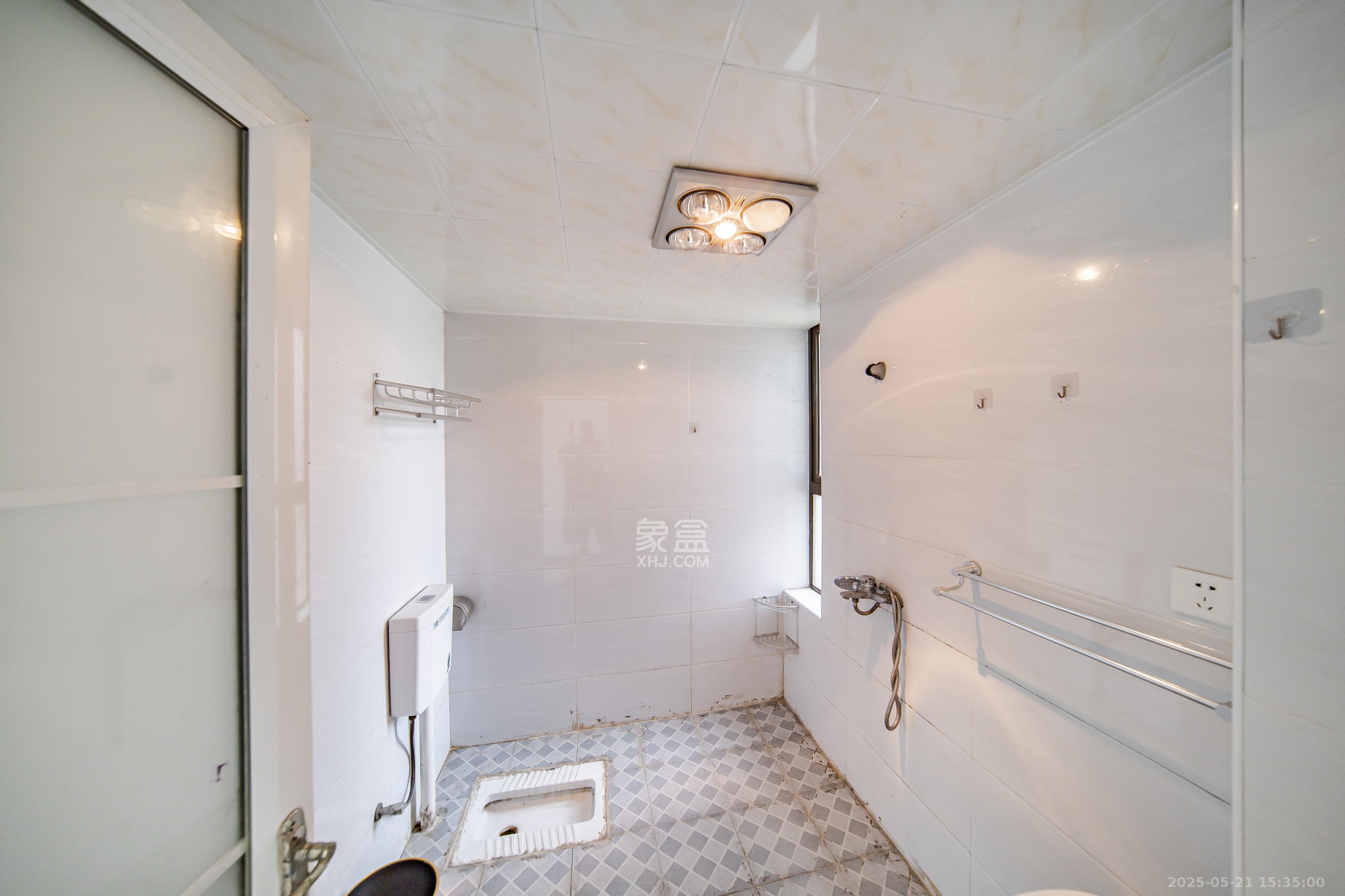 洋湖18克拉（旷远洋湖18克拉）  3室2厅2卫    100.0万卫生间