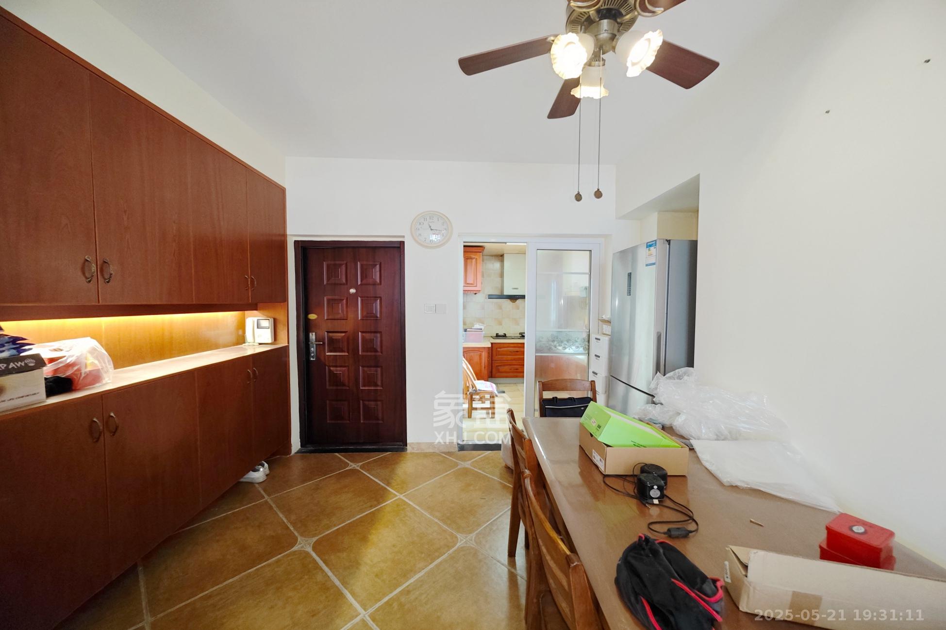 中江佳境天成  3室2厅2卫    108.0万客厅