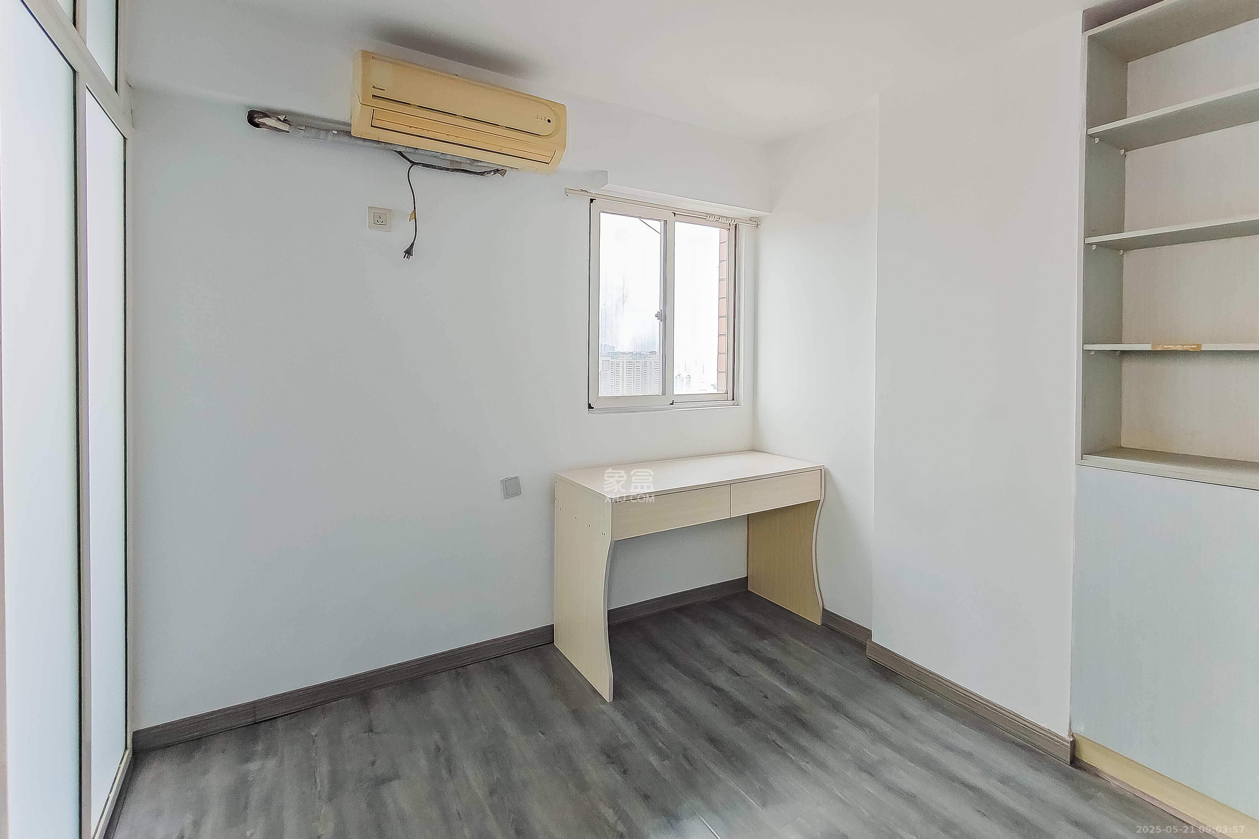 宏景名厦 2室1厅2卫 52.0万 宏景名厦 2室1厅2卫 52.0万卧室