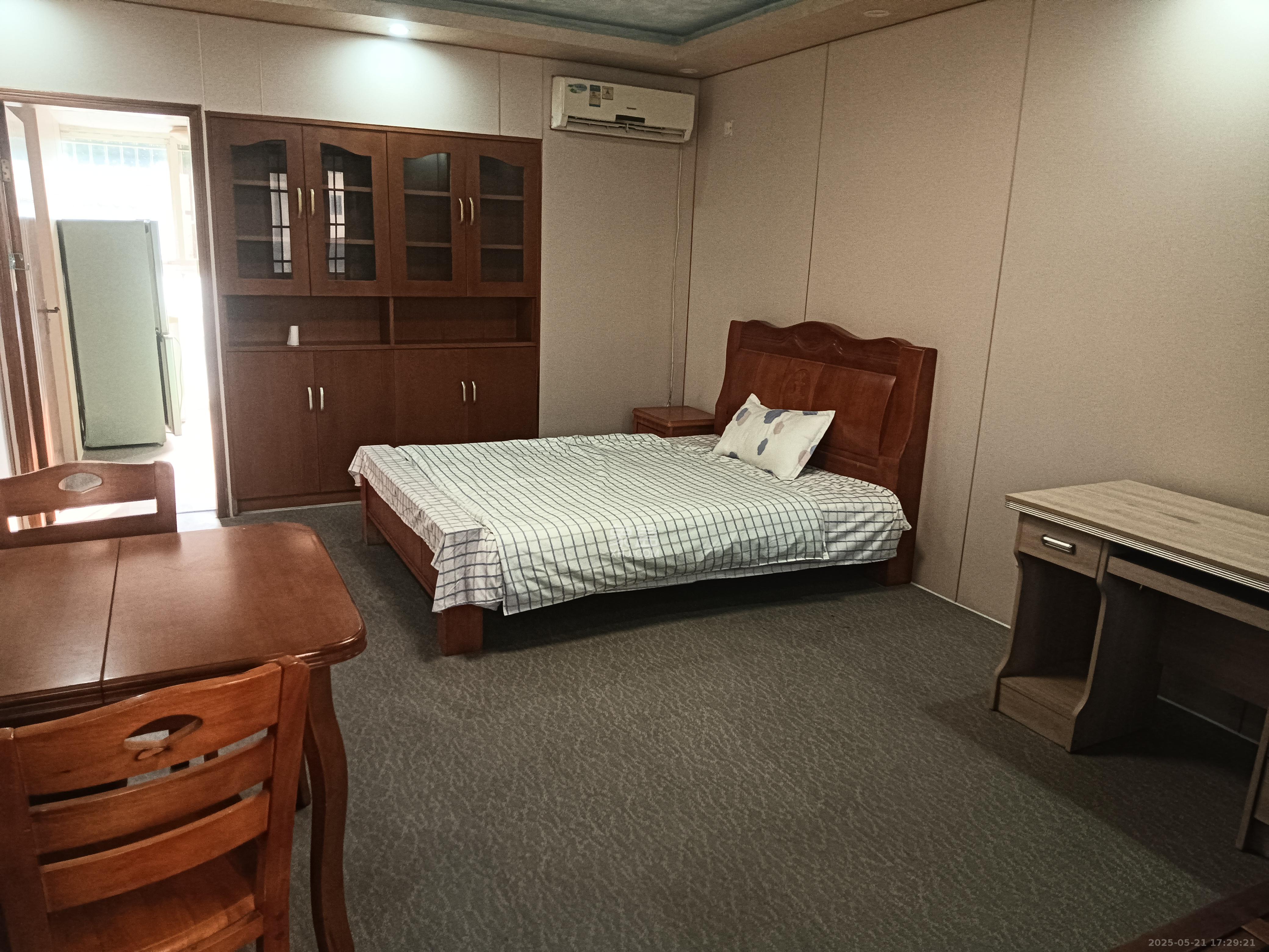 御景龙城  1室1厅1卫   1300.00元/月