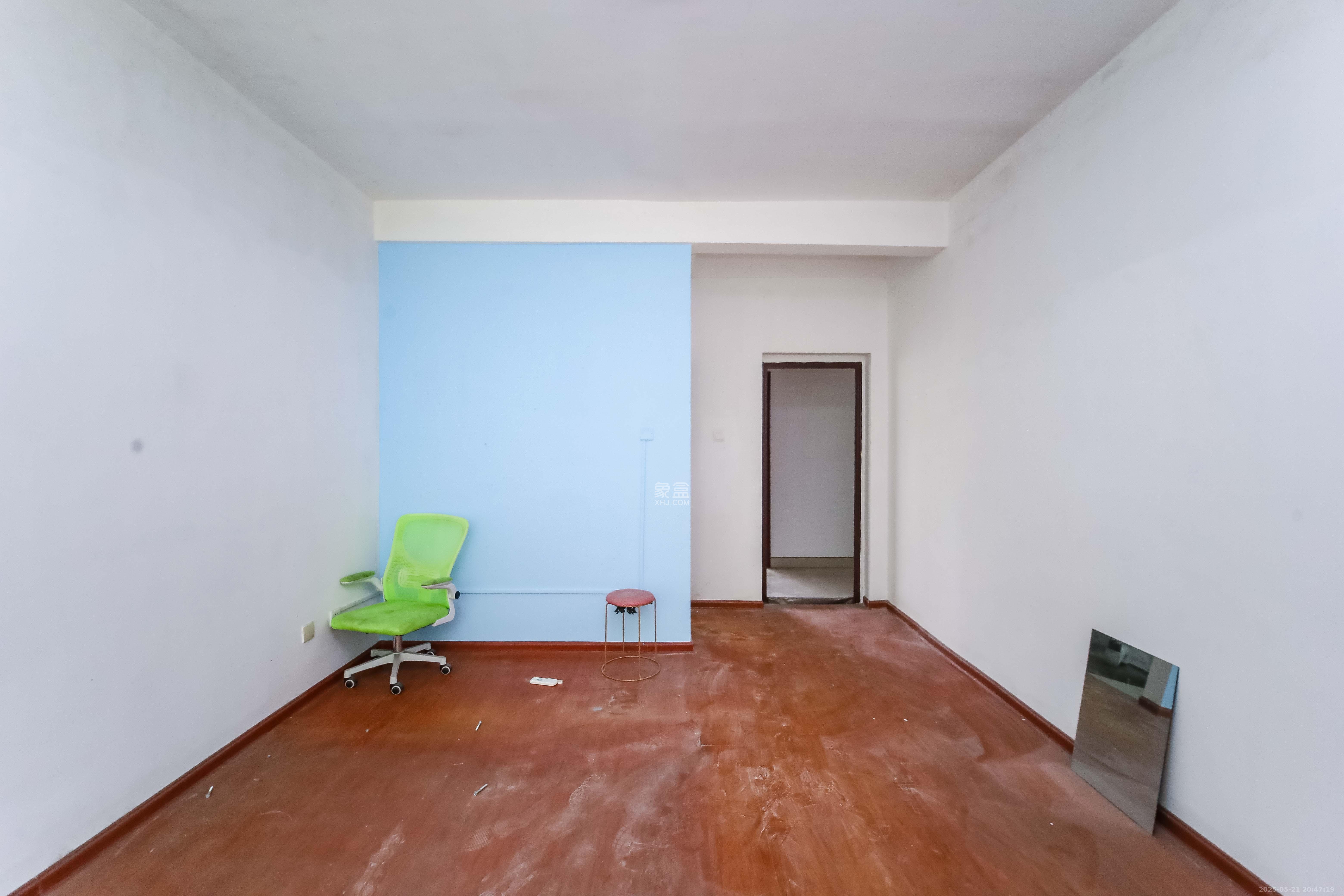 长房东郡  4室2厅2卫    210.0万 长房东郡  4室2厅2卫    210.0万卧室