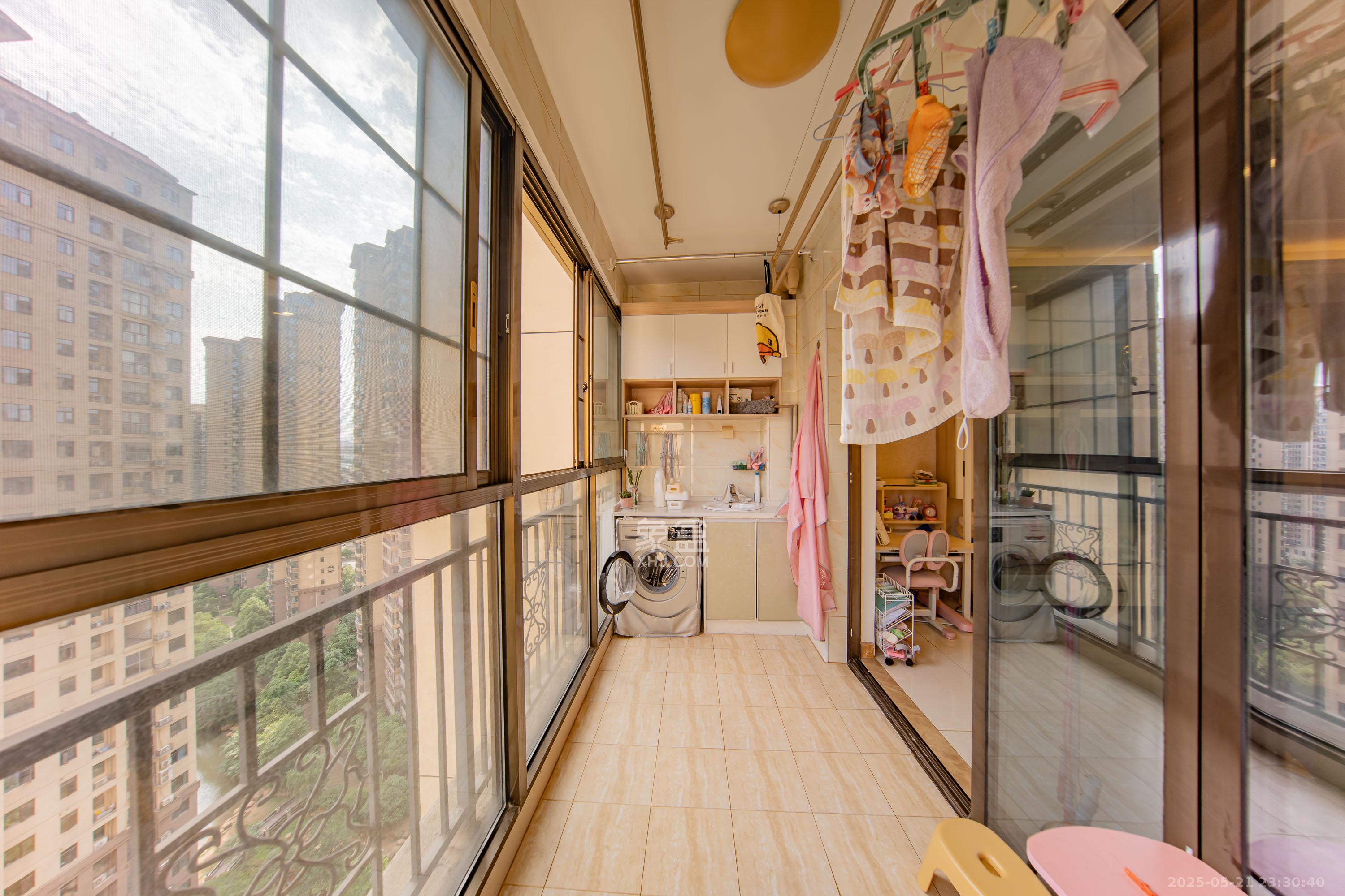 江山帝景哈佛  4室2厅2卫   145.00万阳台